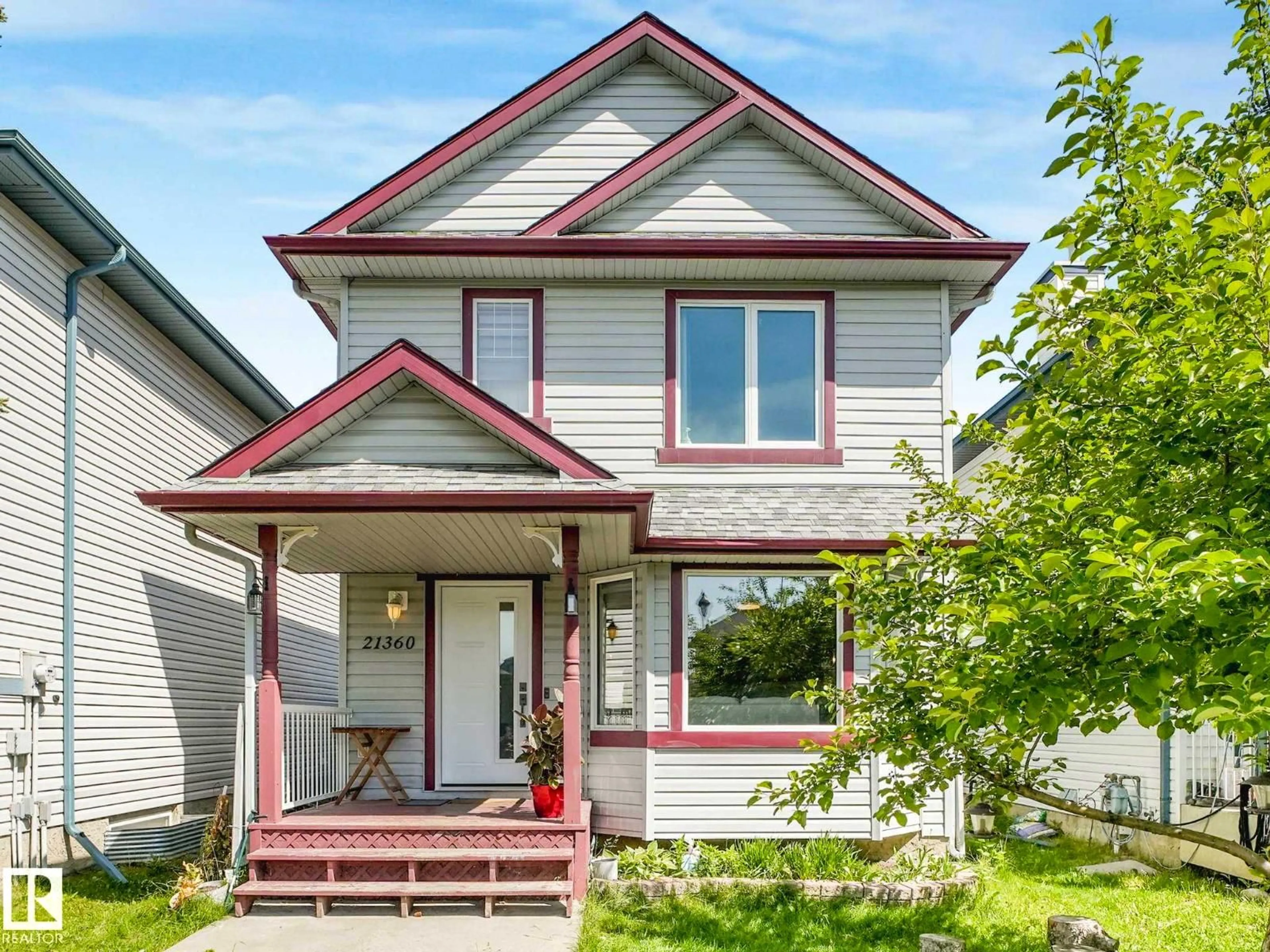 Home with vinyl exterior material, street for 21360 89 AV, Edmonton Alberta T5T6V3