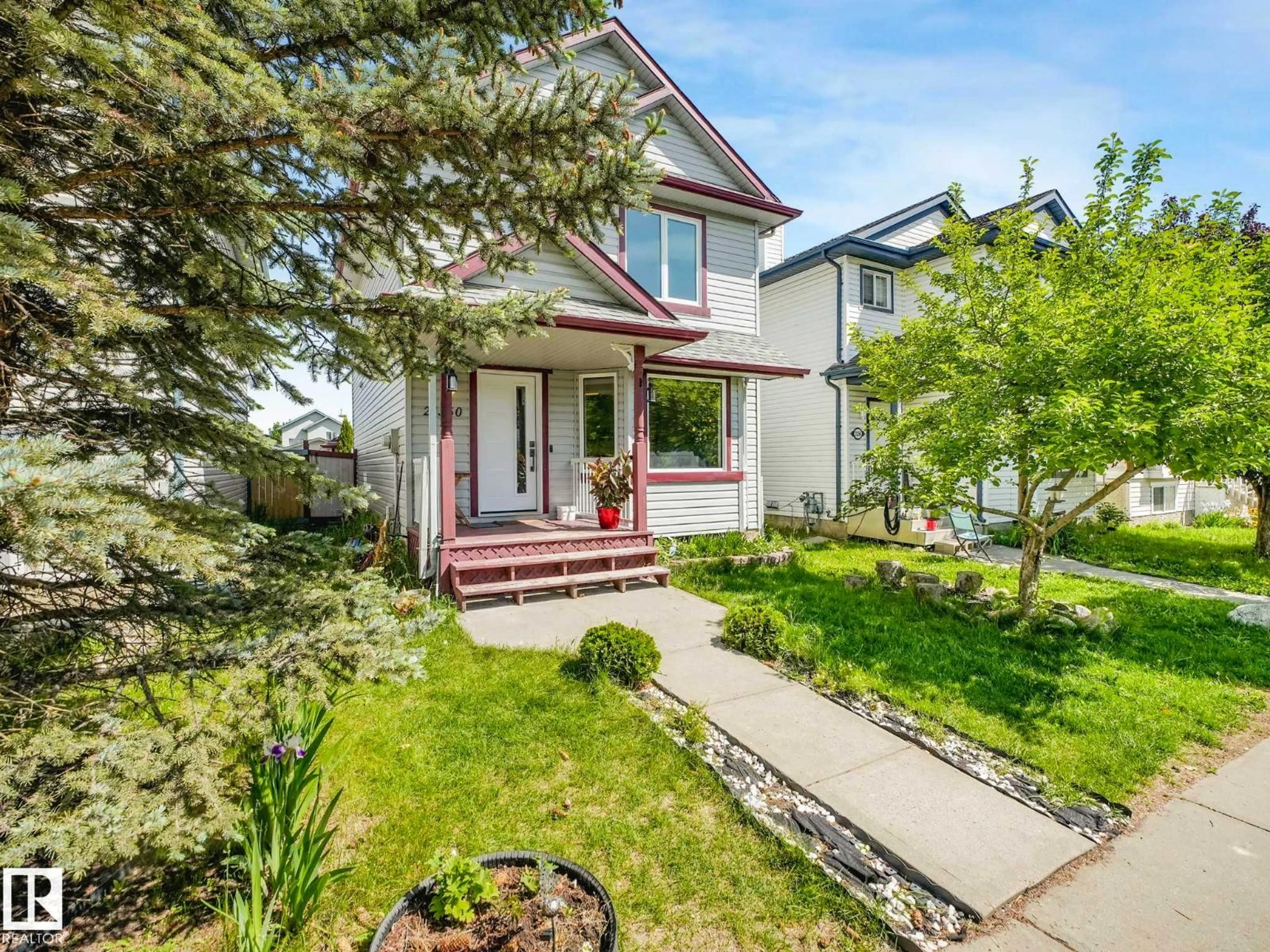 Home with vinyl exterior material, street for 21360 89 AV, Edmonton Alberta T5T6V3
