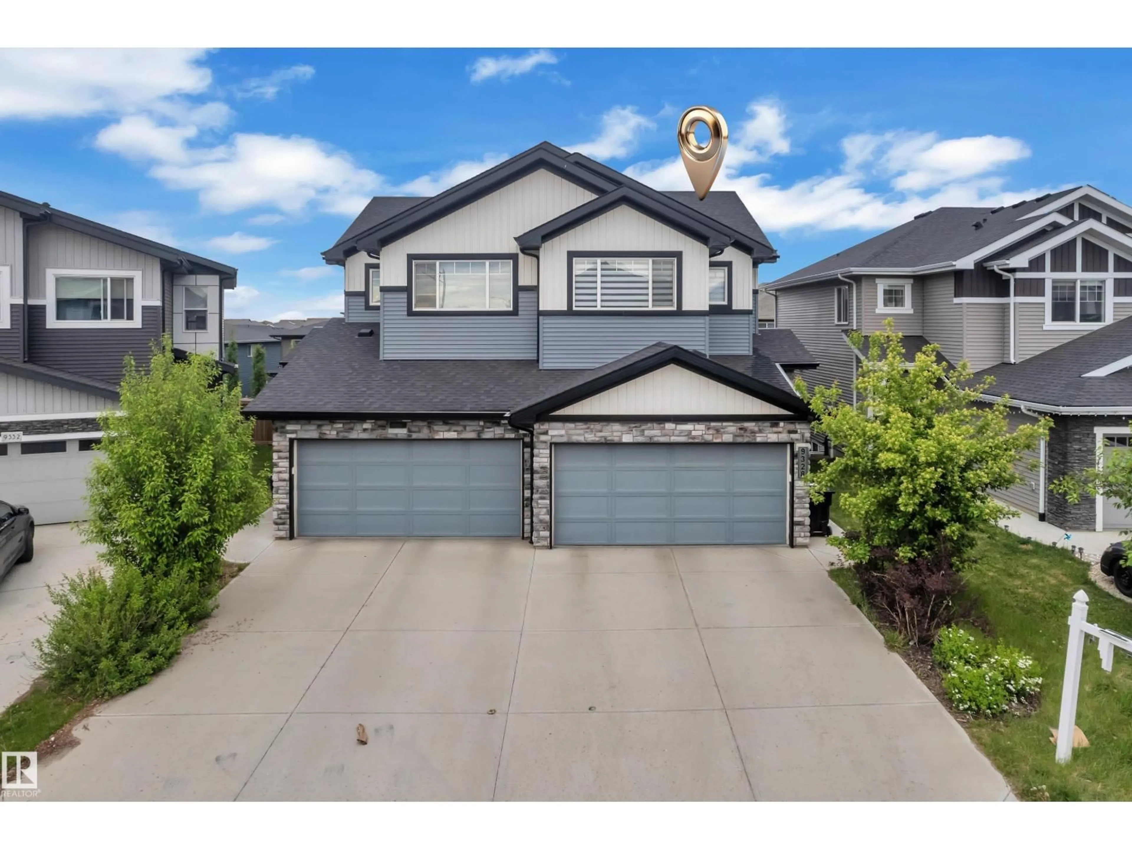 A pic from outside/outdoor area/front of a property/back of a property/a pic from drone, street for SW - 9328 PEAR LINK LI, Edmonton Alberta T6X2V9