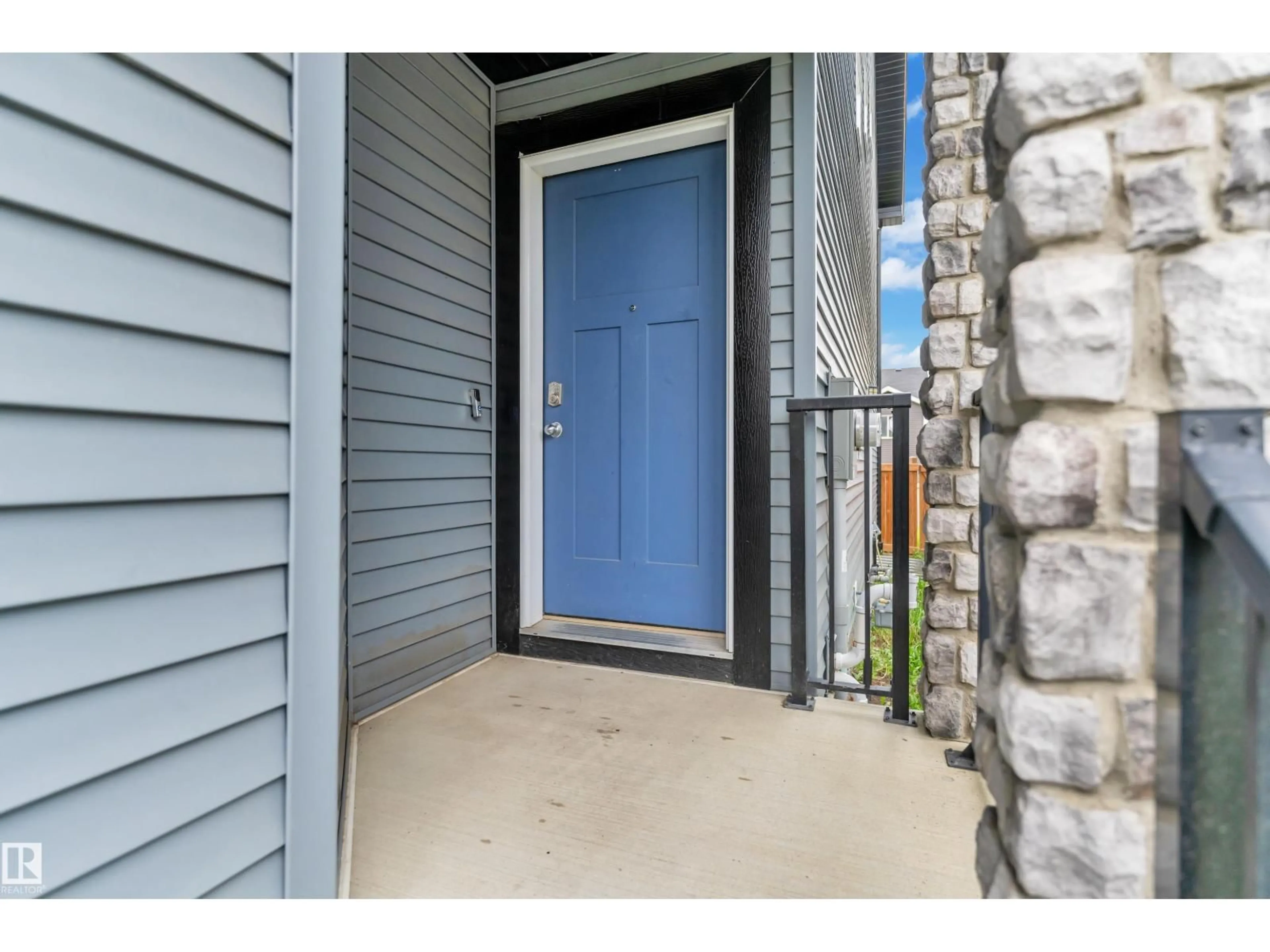 Indoor entryway for SW - 9328 PEAR LINK LI, Edmonton Alberta T6X2V9