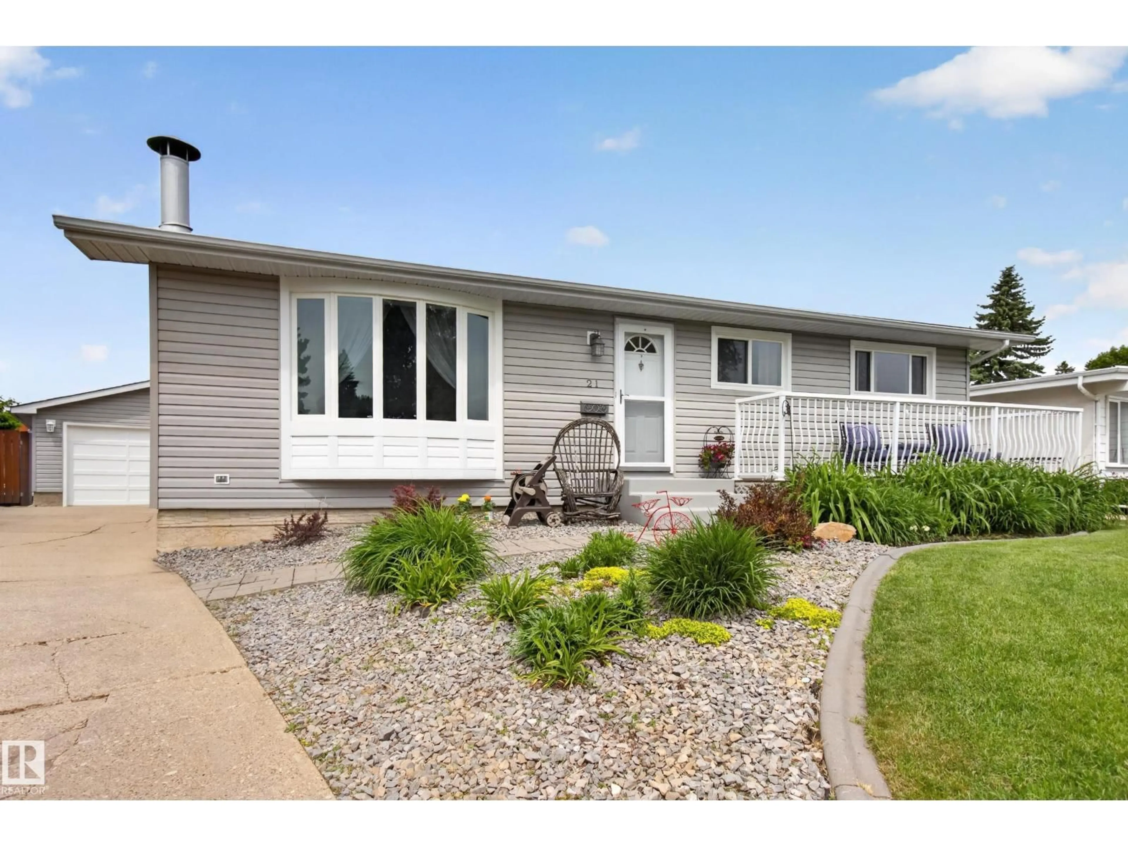 Home with vinyl exterior material, street for 21 MILBURN CR, Sherwood Park Alberta T8A0T9