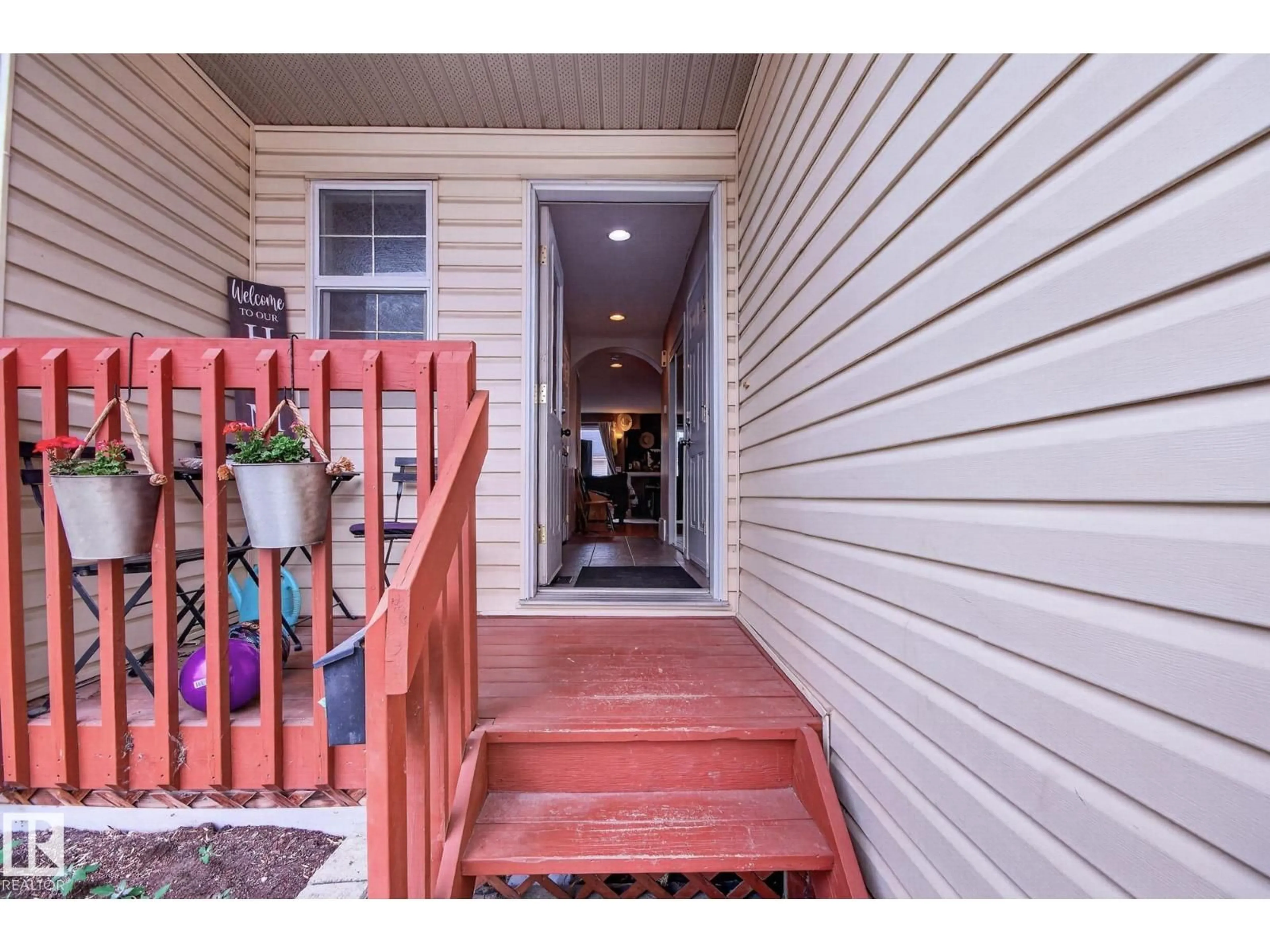 Indoor entryway for 9514 99 ST, Morinville Alberta T8R1T7