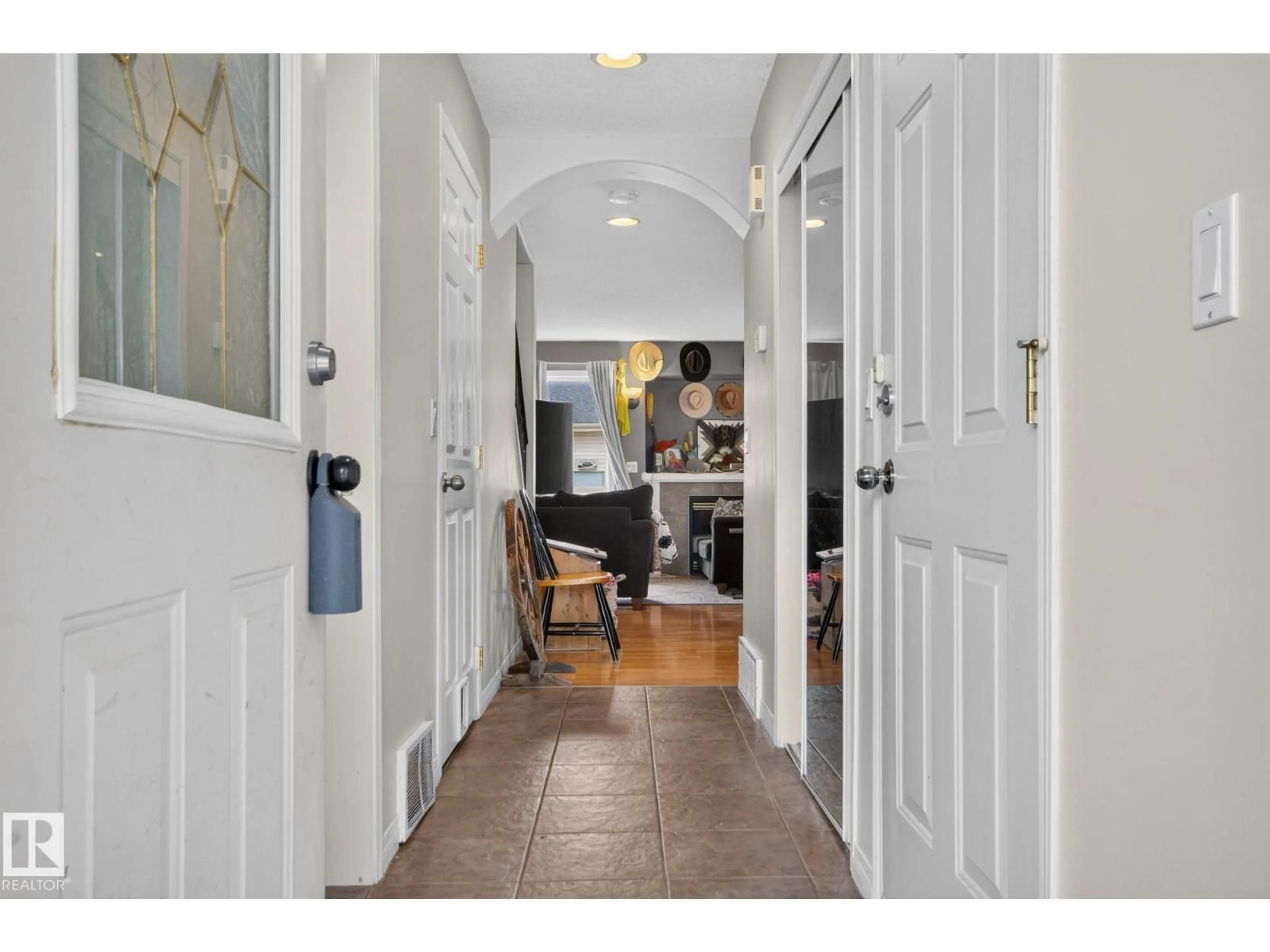 Indoor entryway for 9514 99 ST, Morinville Alberta T8R1T7