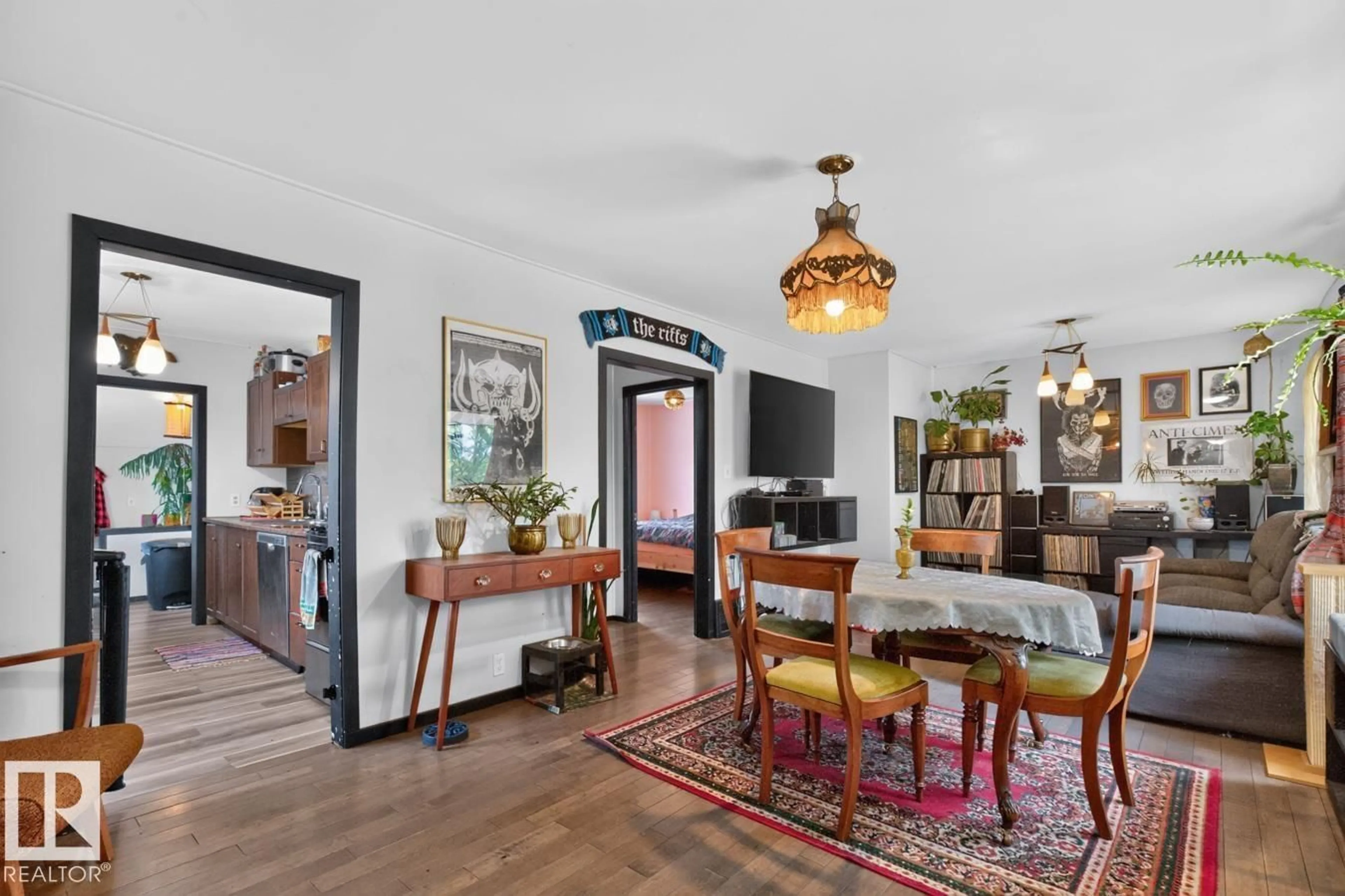 Dining room, unknown for 9102 83 AV, Edmonton Alberta T6C1B7