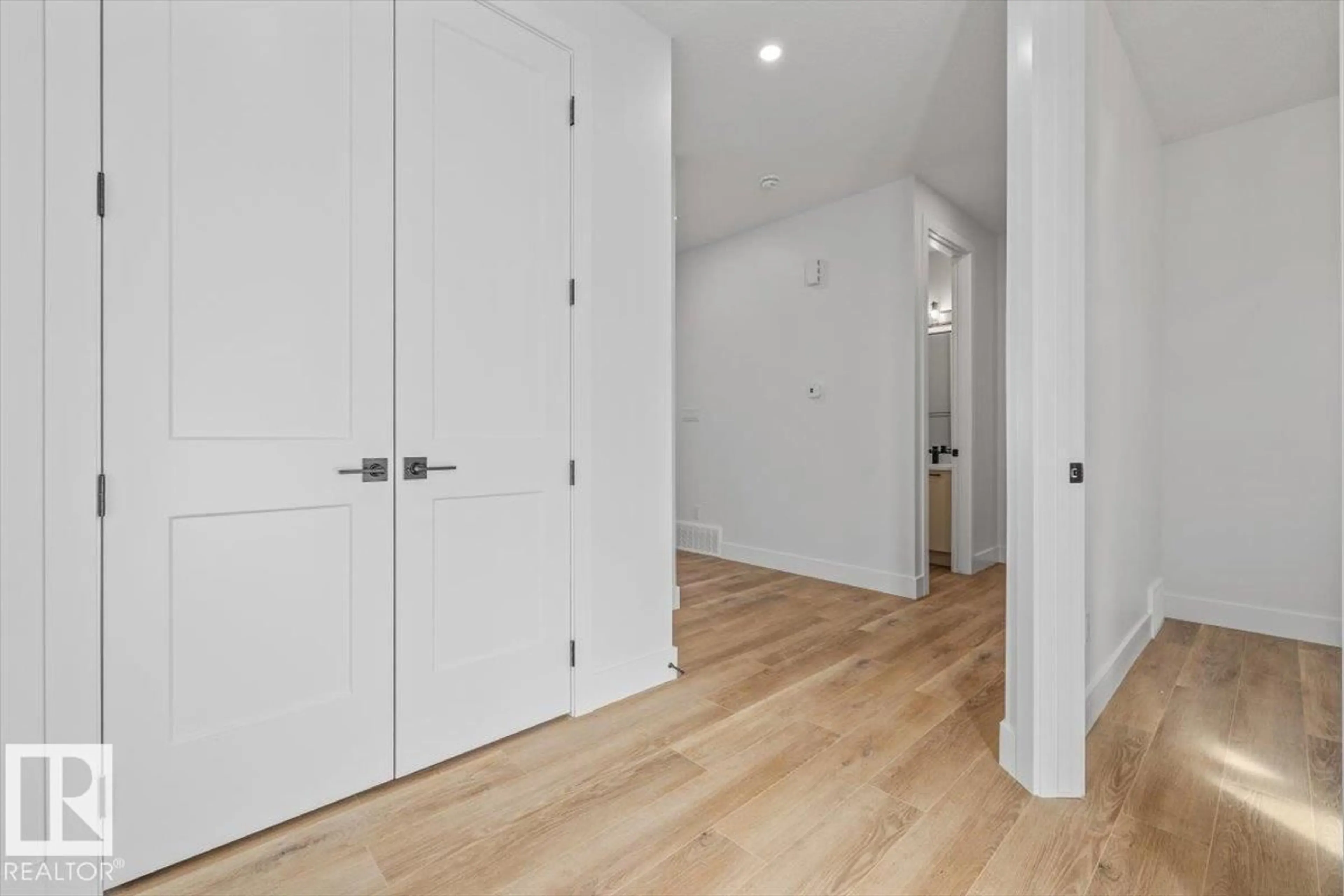 Indoor entryway for 40 PROMENADE BV, Beaumont Alberta T4X2C8