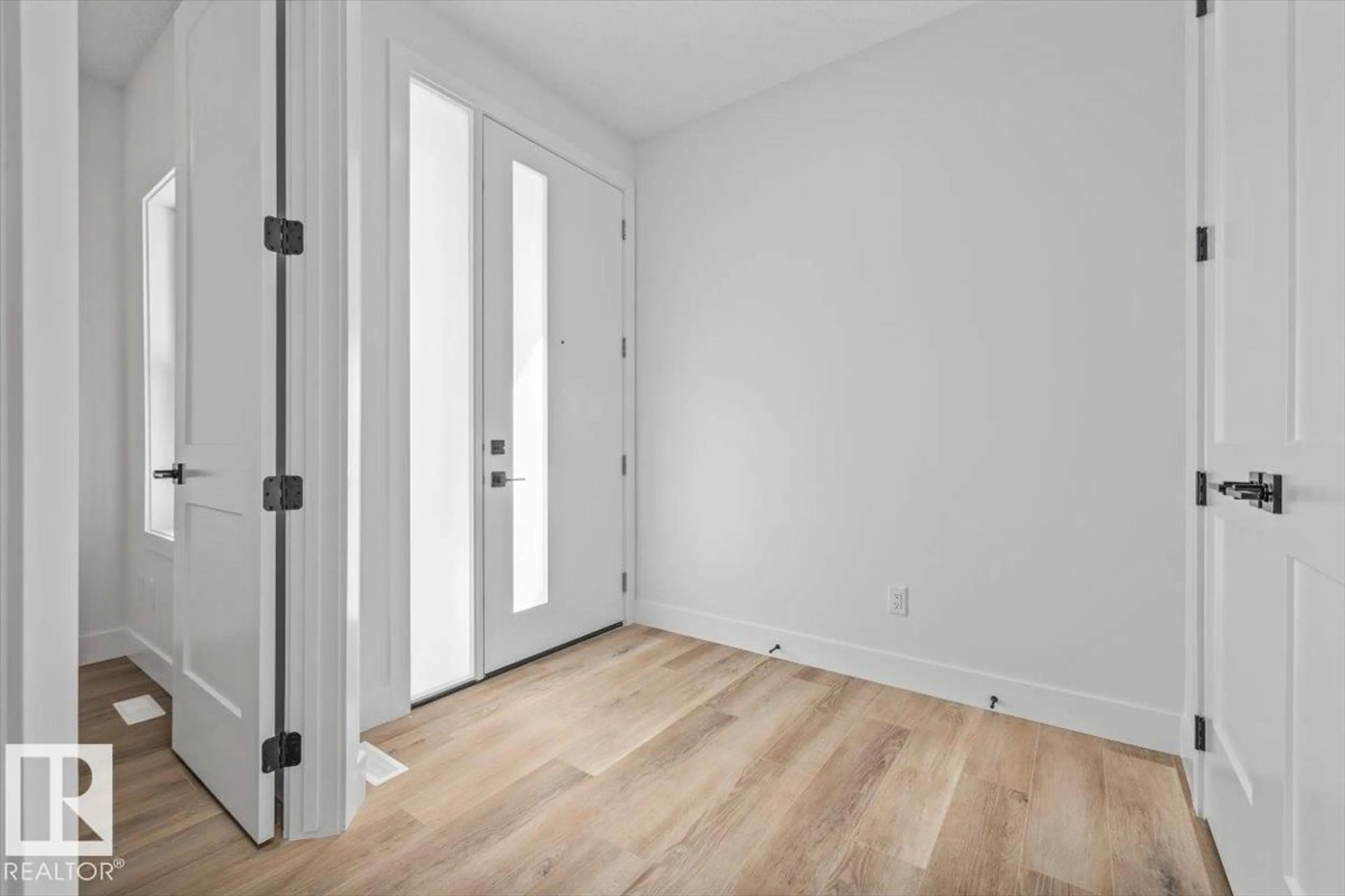 Indoor entryway for 40 PROMENADE BV, Beaumont Alberta T4X2C8