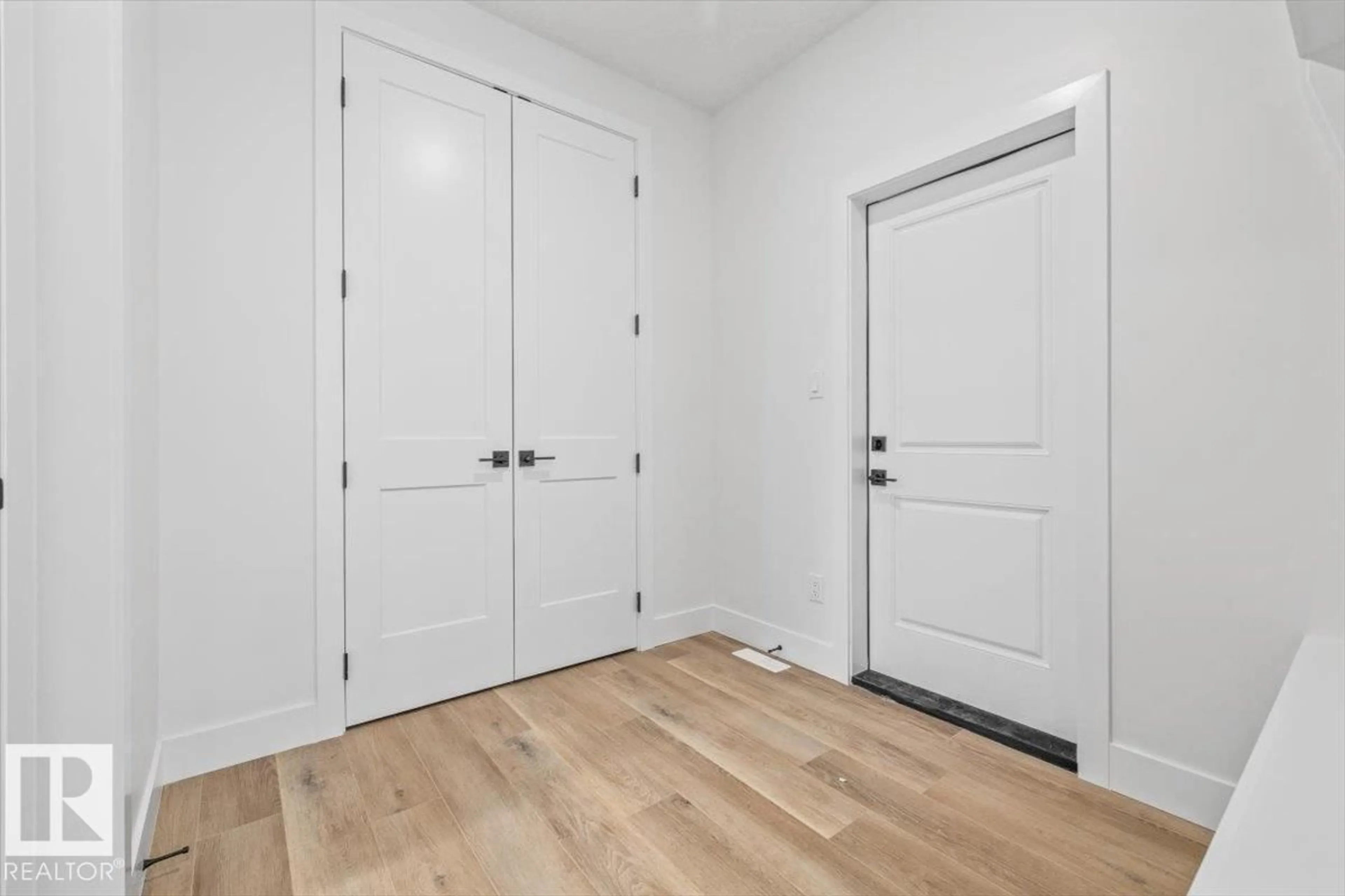 Indoor entryway for 40 PROMENADE BV, Beaumont Alberta T4X2C8