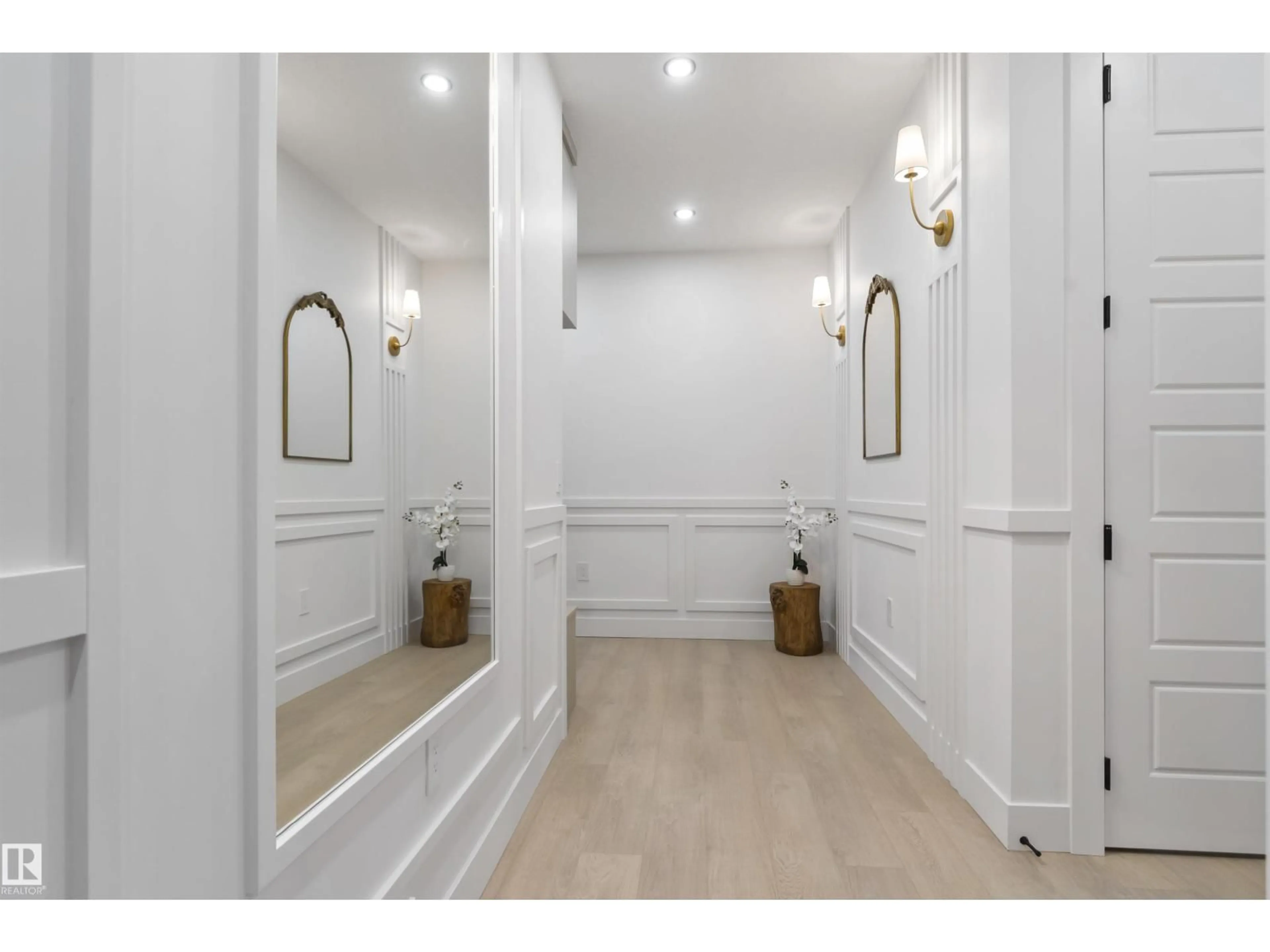 Indoor entryway for 3305 CHICKADEE DR, Edmonton Alberta T5S0V5