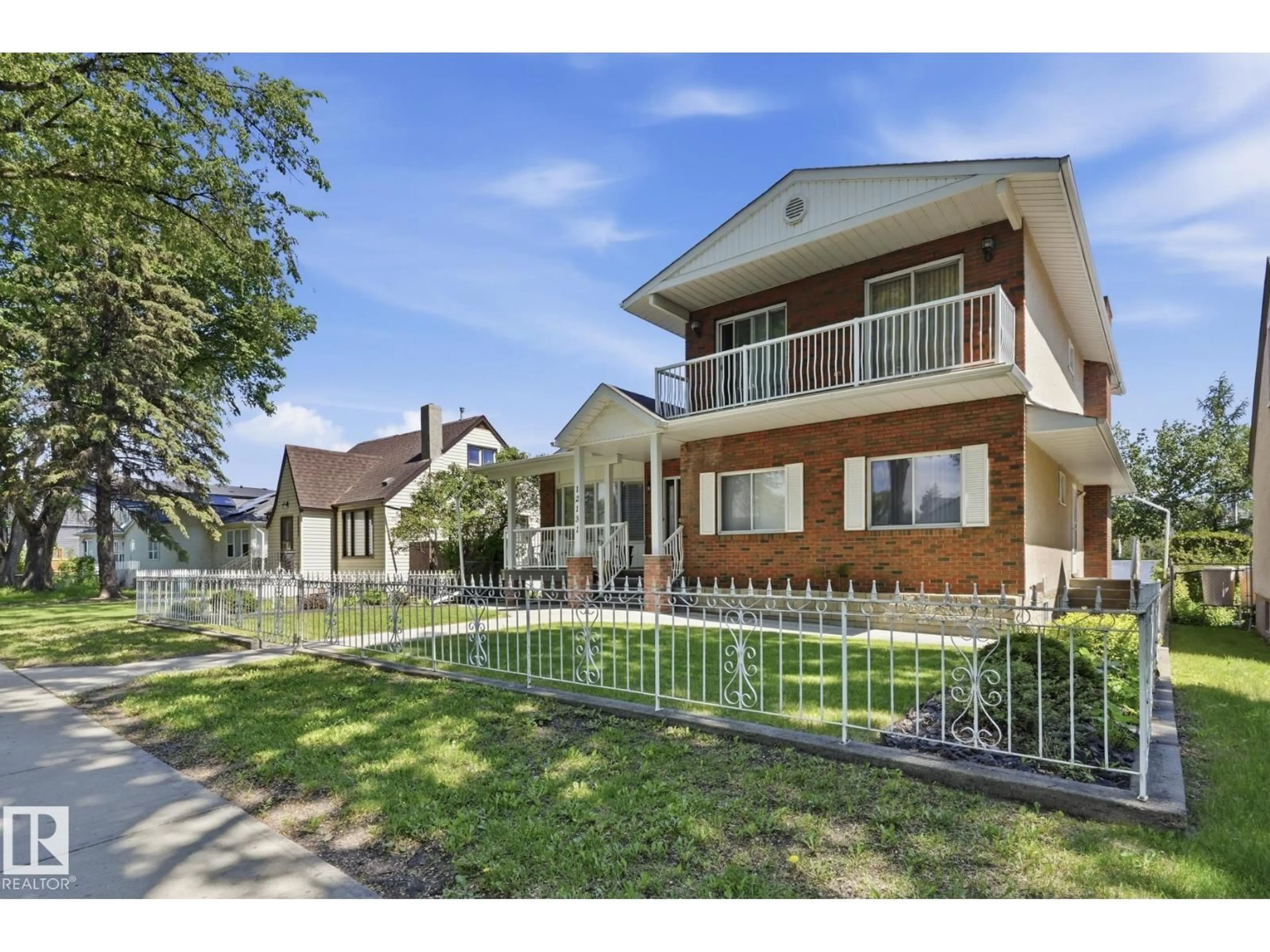 A pic from outside/outdoor area/front of a property/back of a property/a pic from drone, street for NW - 12131 101 ST, Edmonton Alberta T5G2C2