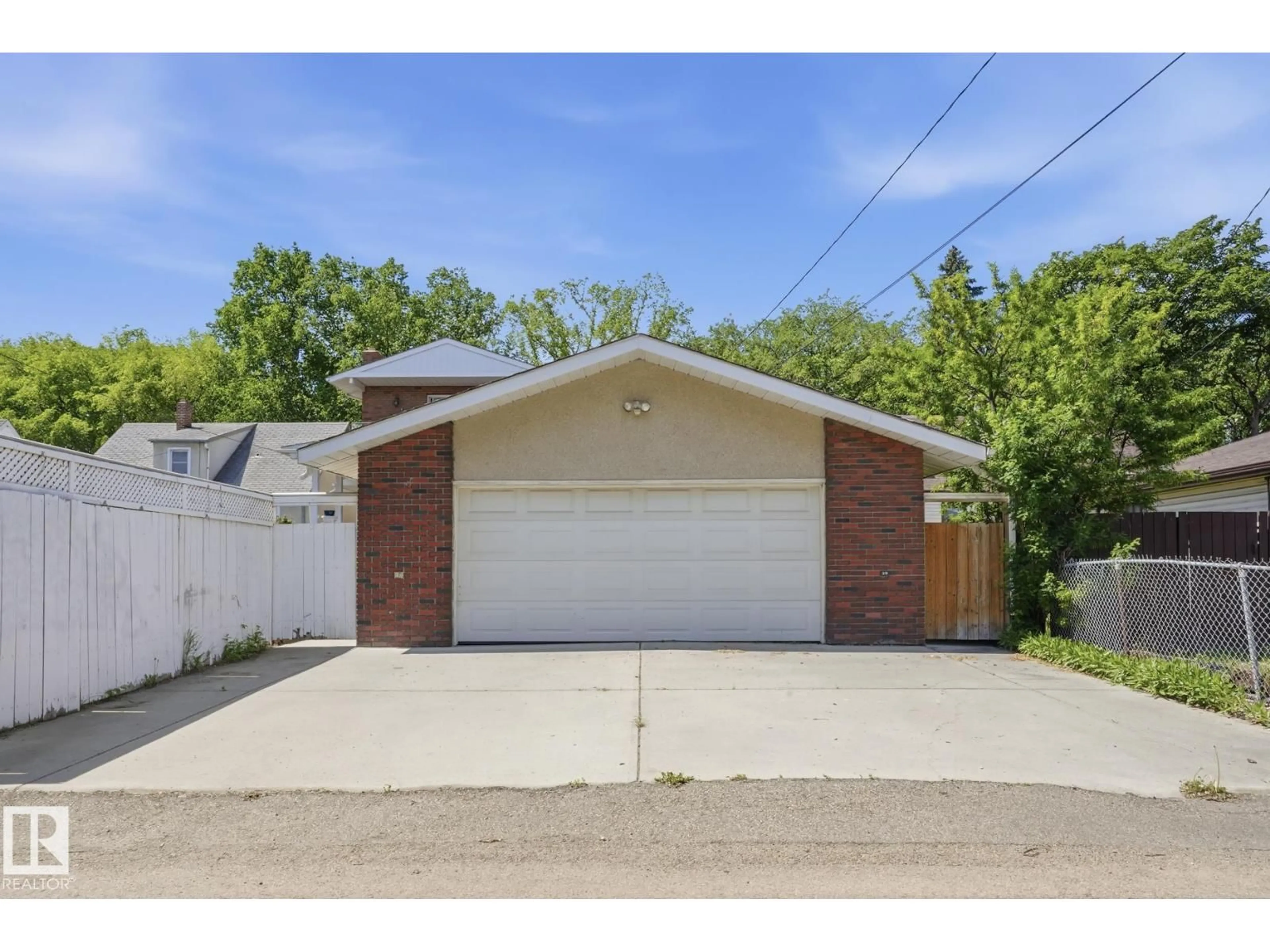 Indoor garage for NW - 12131 101 ST, Edmonton Alberta T5G2C2