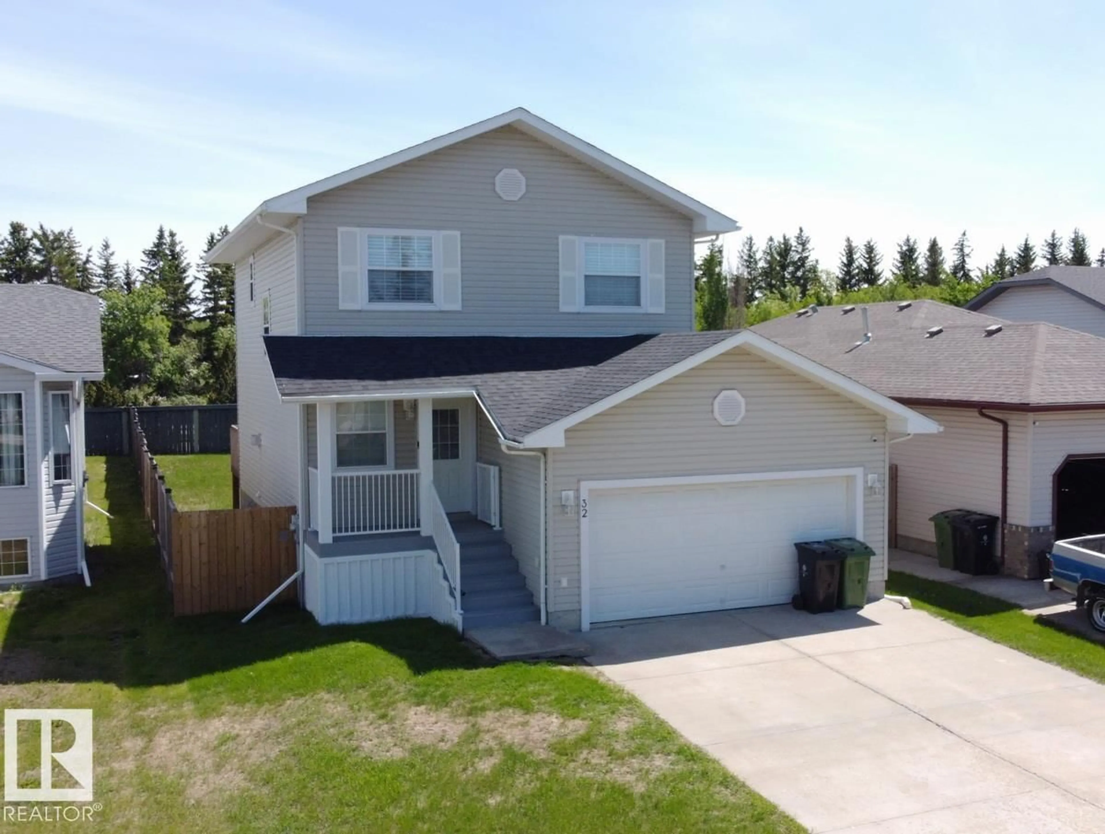 Home with vinyl exterior material, street for 32 BRIDGEVIEW CR, Fort Saskatchewan Alberta T8L4J4