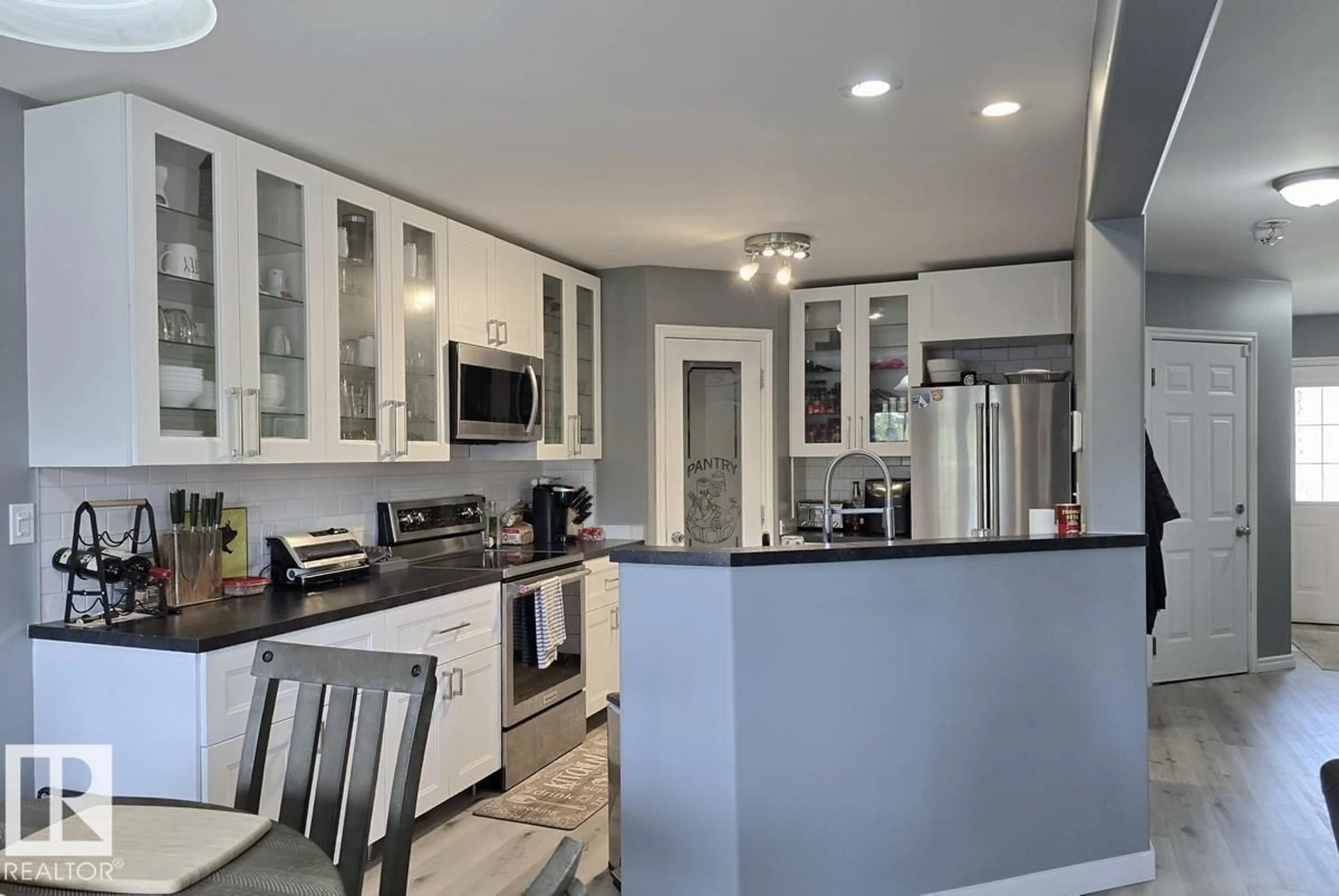 Open concept kitchen, unknown for 32 BRIDGEVIEW CR, Fort Saskatchewan Alberta T8L4J4