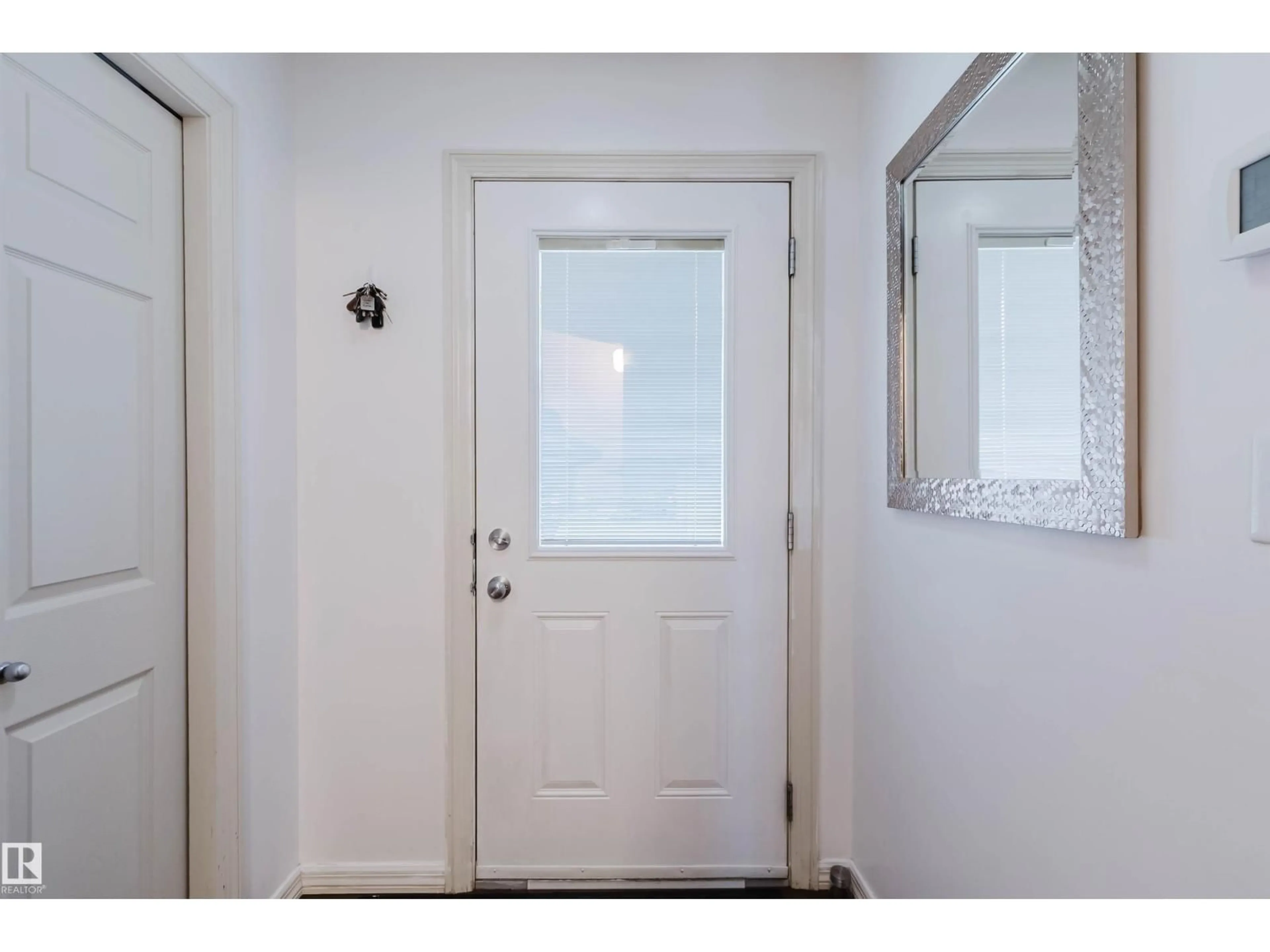 Indoor entryway for 1289 CUNNINGHAM DR, Edmonton Alberta T6W0R7