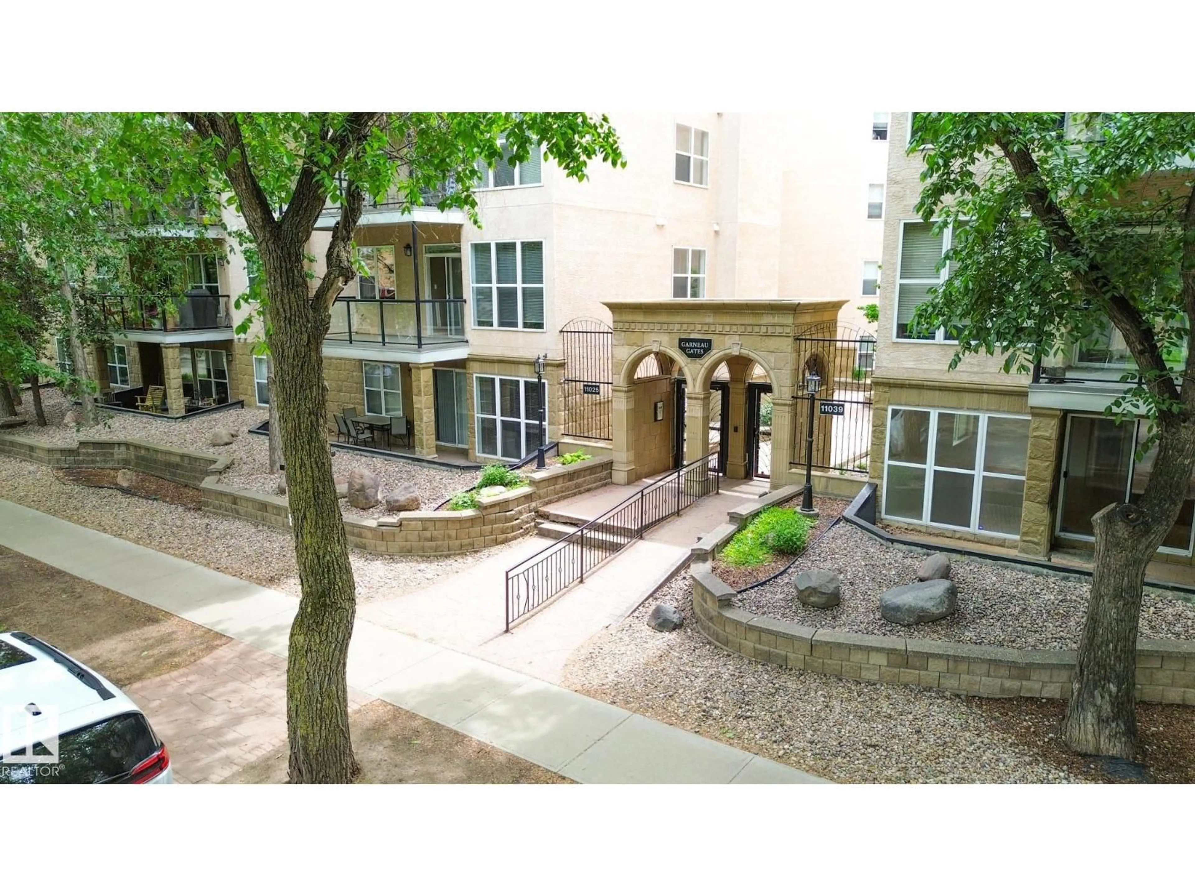 A pic from outside/outdoor area/front of a property/back of a property/a pic from drone, street for #412 - 11039 83 AV, Edmonton Alberta T6G2V6