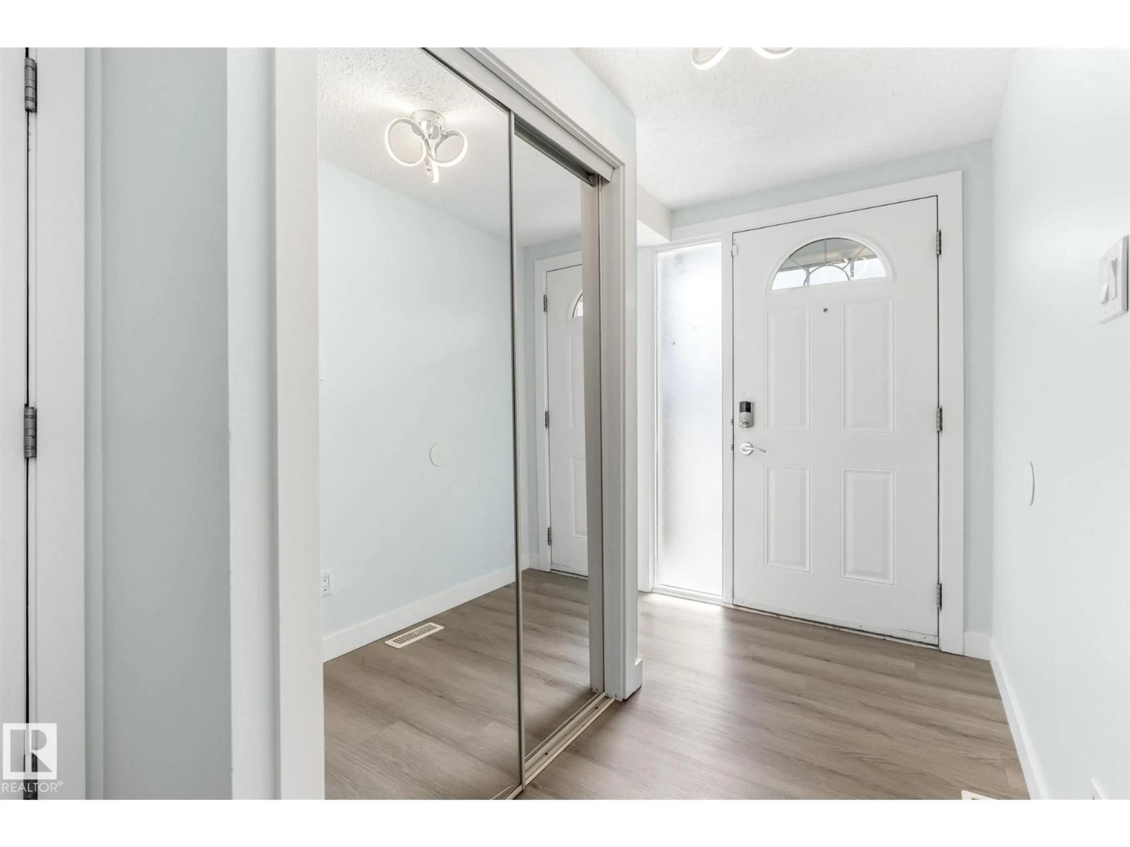 Indoor entryway for 5212 146 AV, Edmonton Alberta T5A3L6