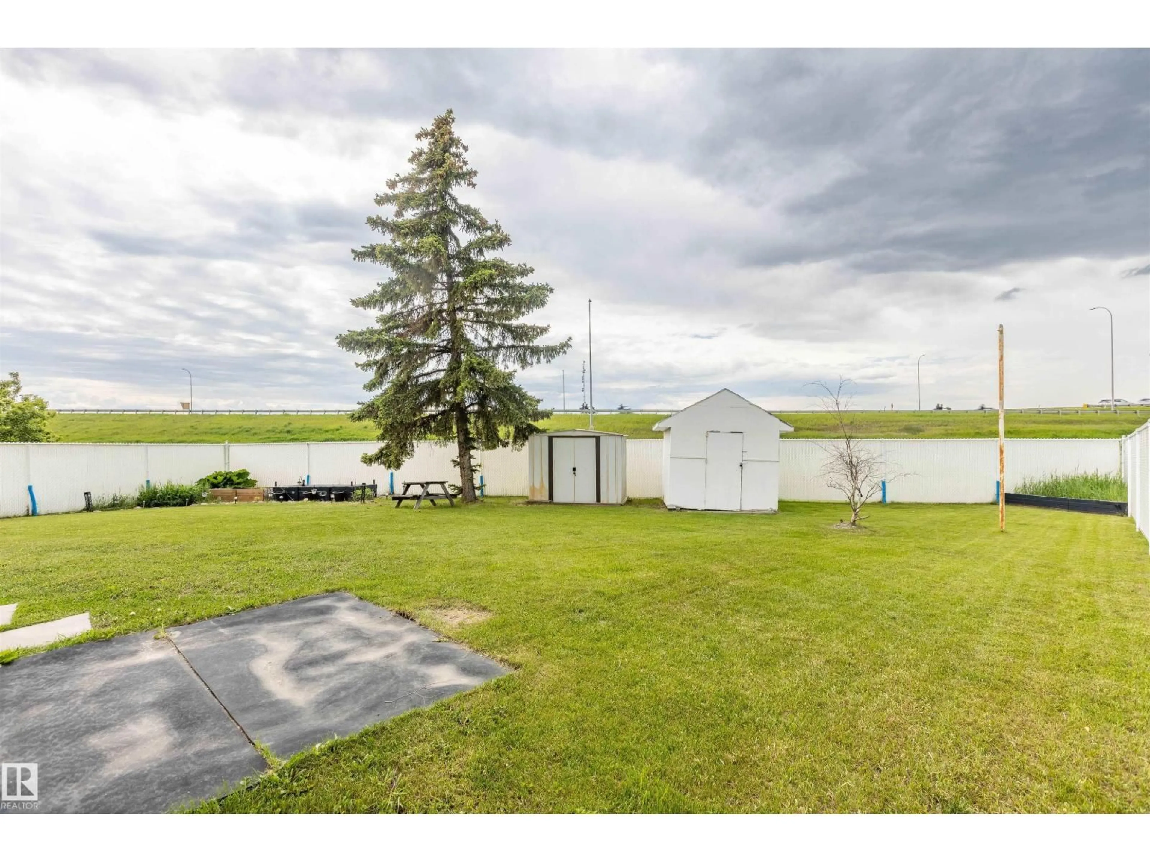 A pic from outside/outdoor area/front of a property/back of a property/a pic from drone, water/lake/river/ocean view for 10722 98 AV, Morinville Alberta T8R1E5