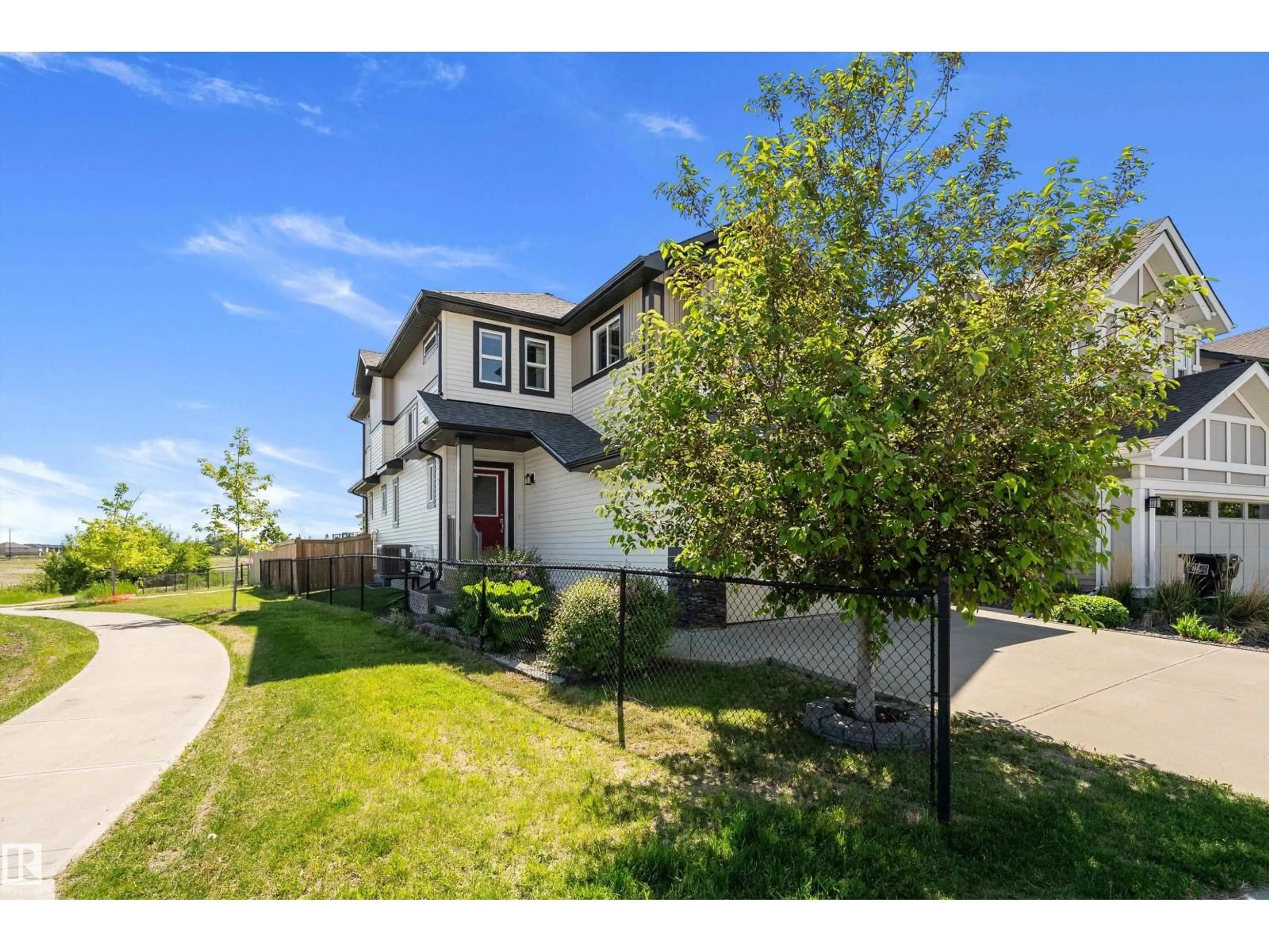 A pic from outside/outdoor area/front of a property/back of a property/a pic from drone, street for 5319 SCHONSEE DR, Edmonton Alberta T5Z0M5