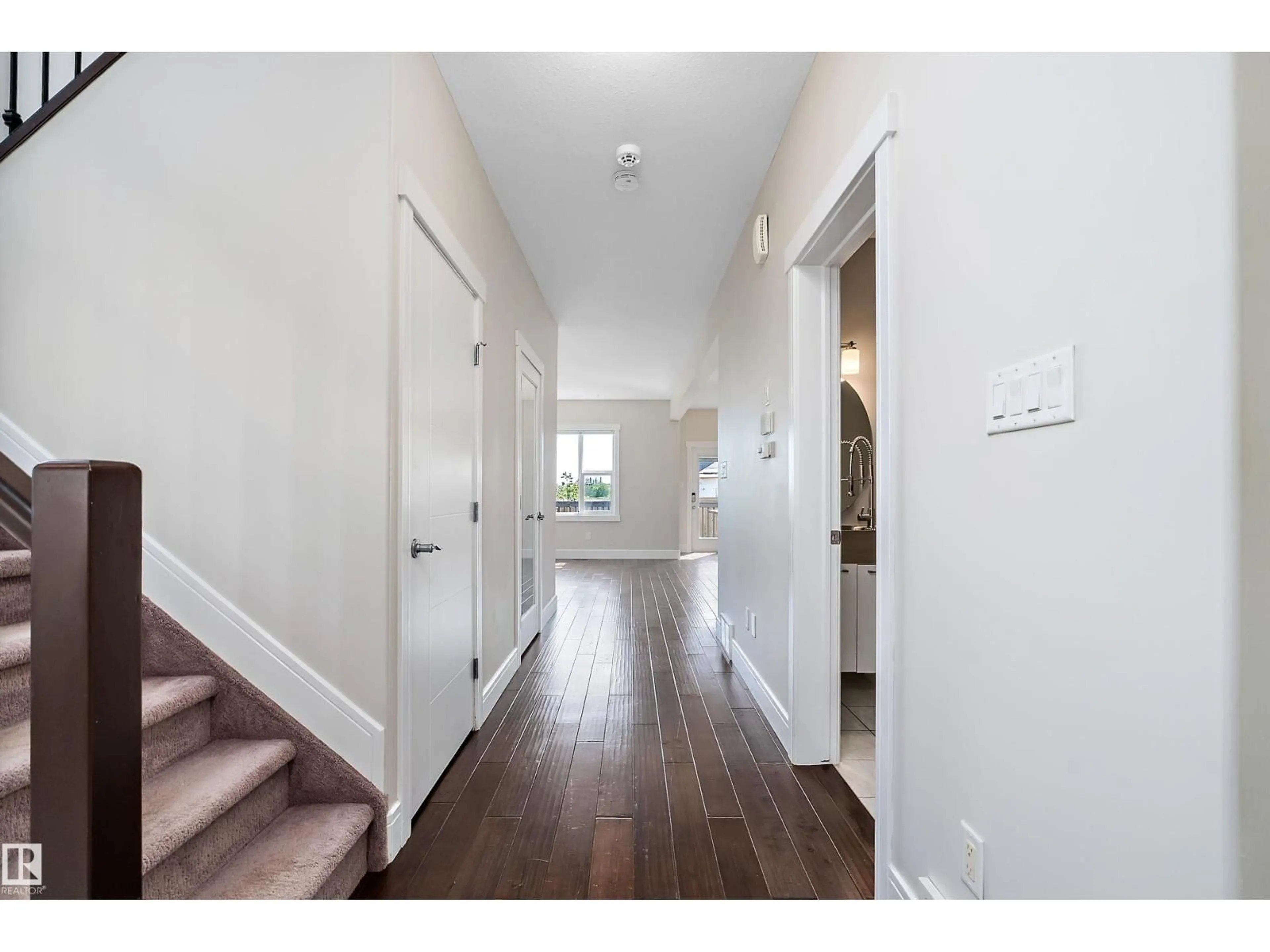 Indoor entryway for 5319 SCHONSEE DR, Edmonton Alberta T5Z0M5