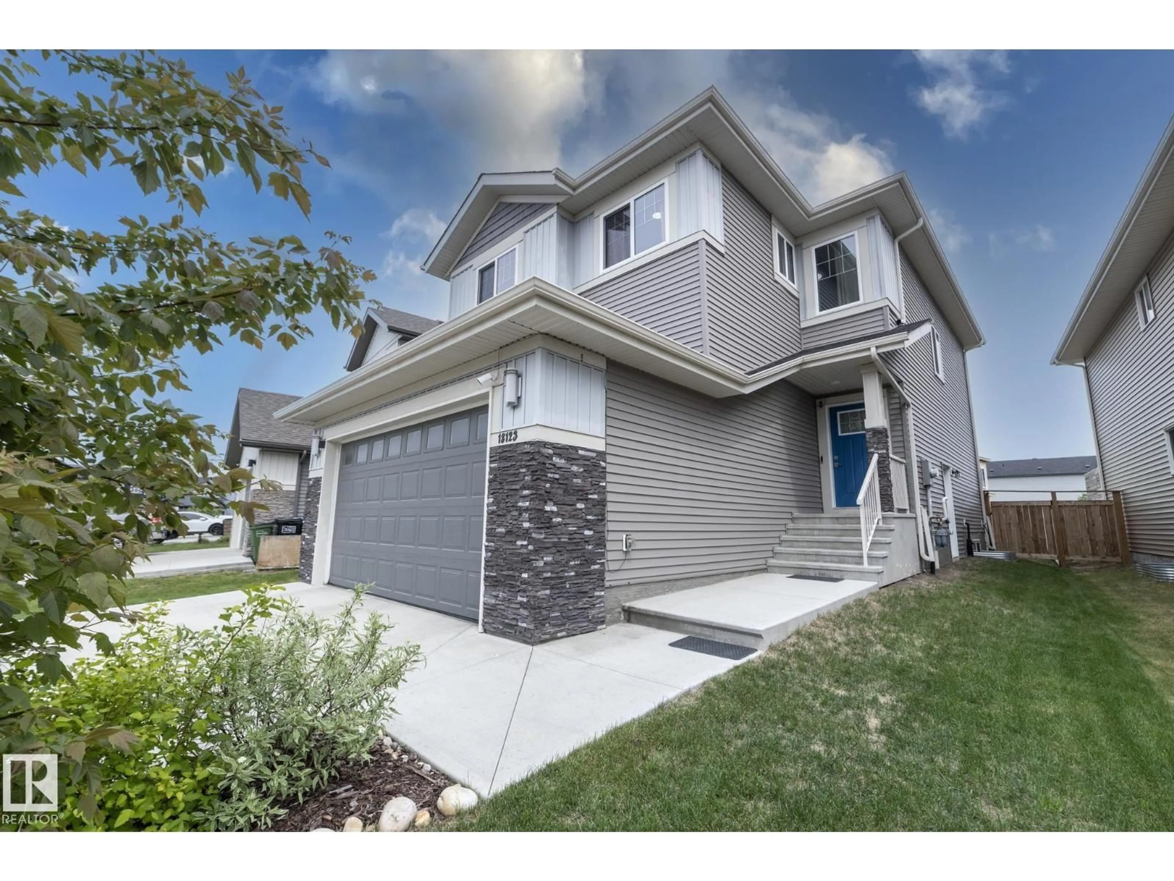 Home with vinyl exterior material, street for NW - 18123 89 ST, Edmonton Alberta T5Z0S8