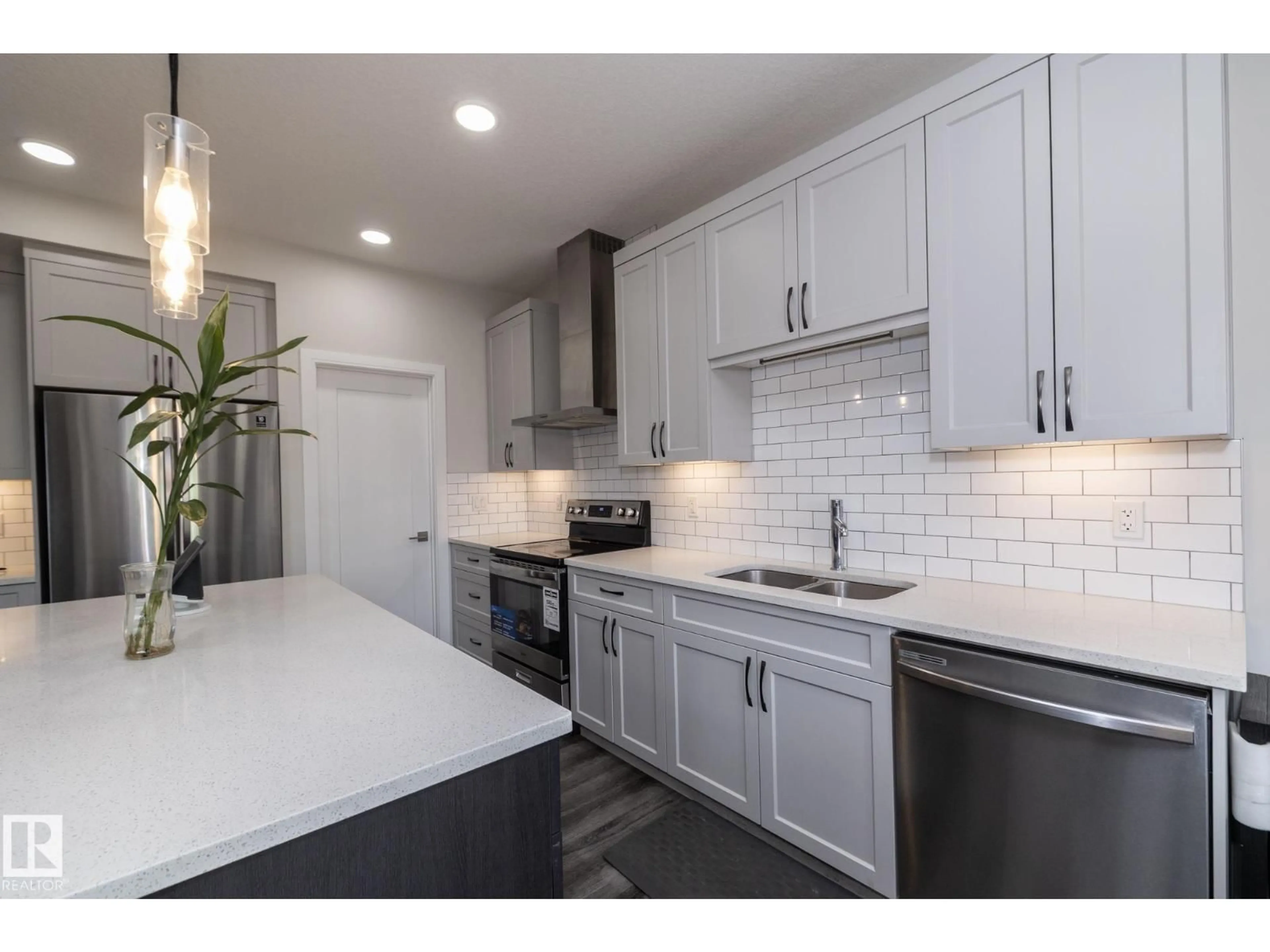 Open concept kitchen, ceramic/tile floor for NW - 18123 89 ST, Edmonton Alberta T5Z0S8