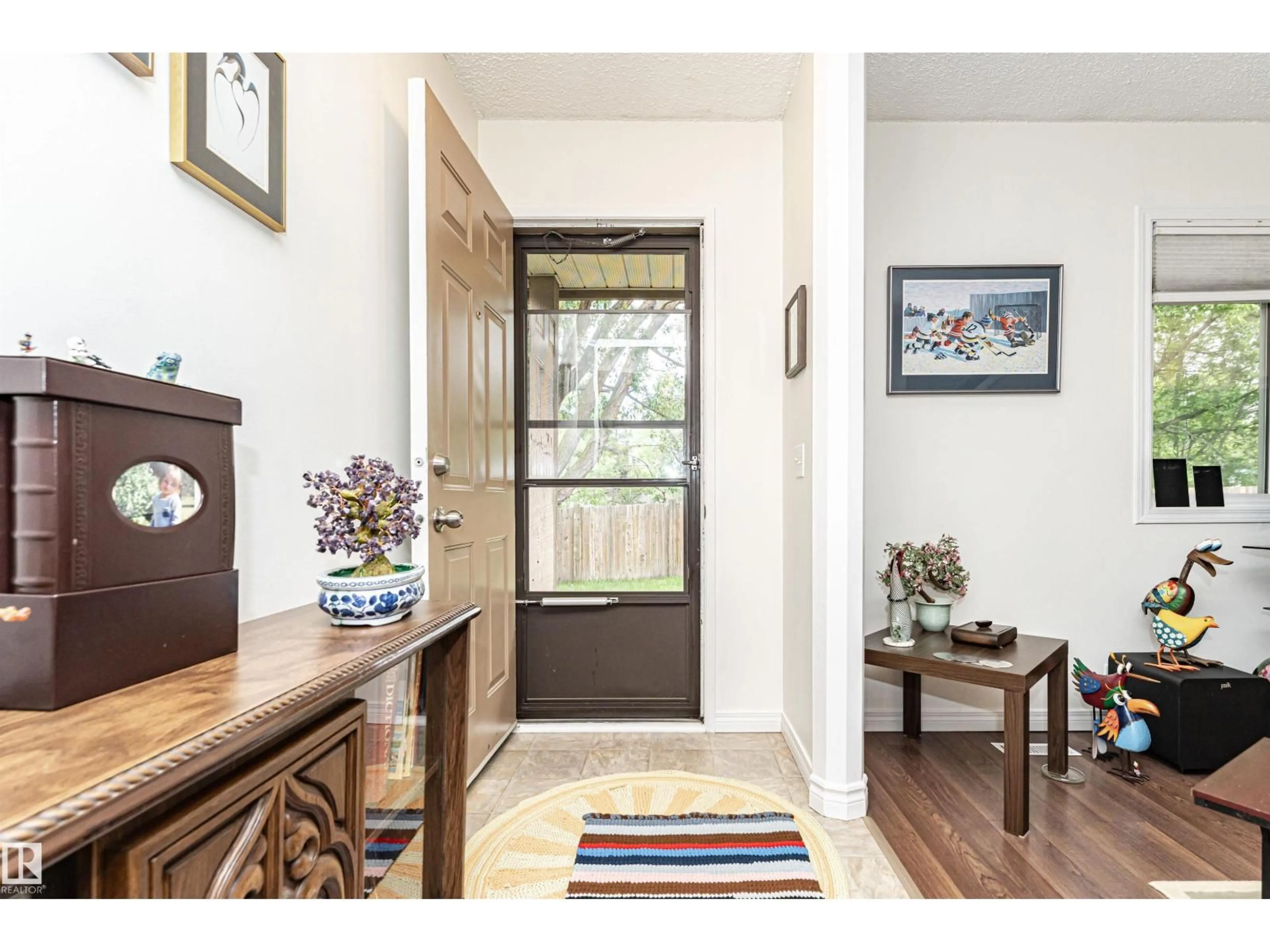 Indoor entryway for 18 WALDEN PA, St. Albert Alberta T8N3V6