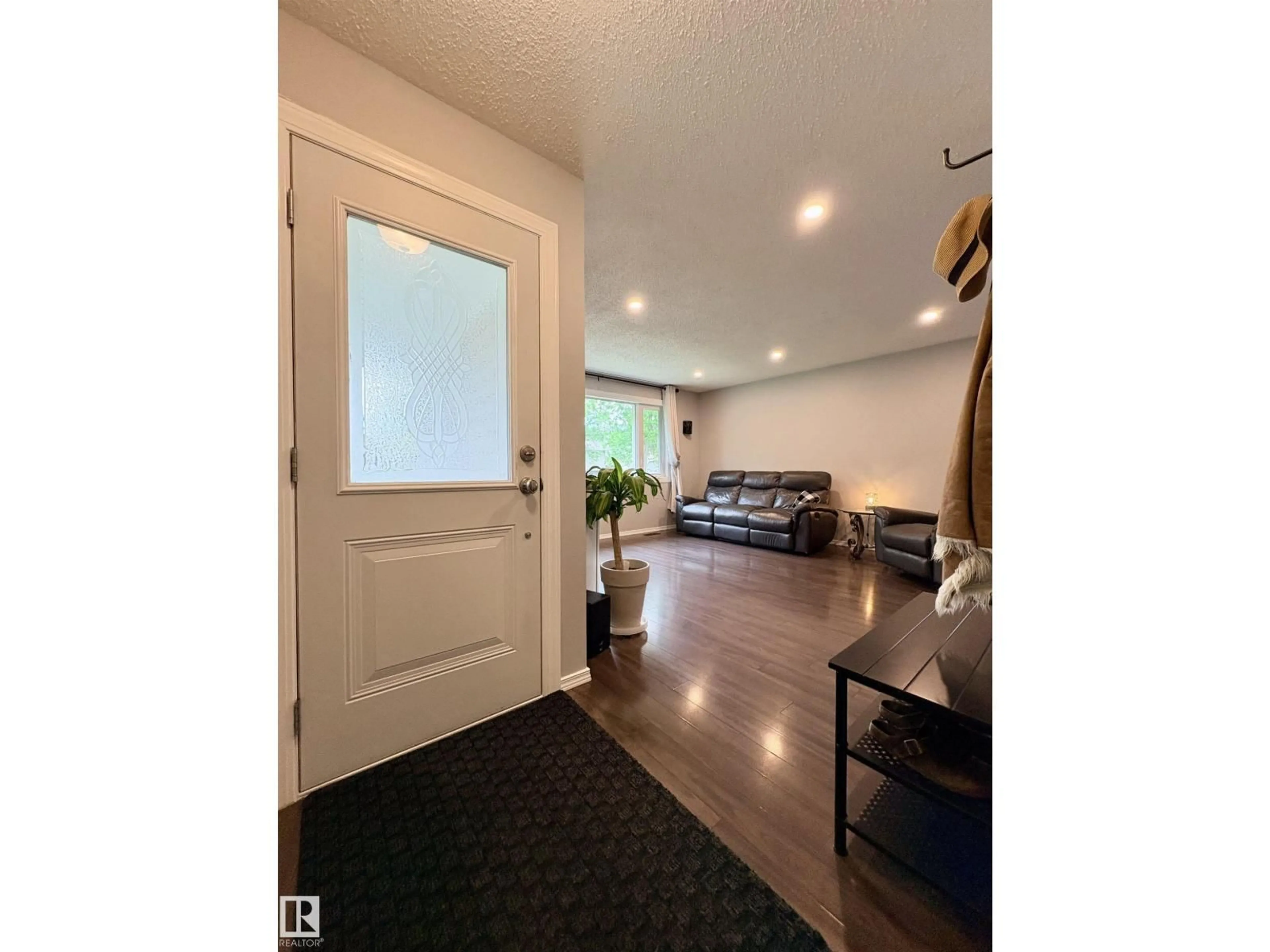Indoor entryway for 41 ABBEY CR, St. Albert Alberta T8N2X3