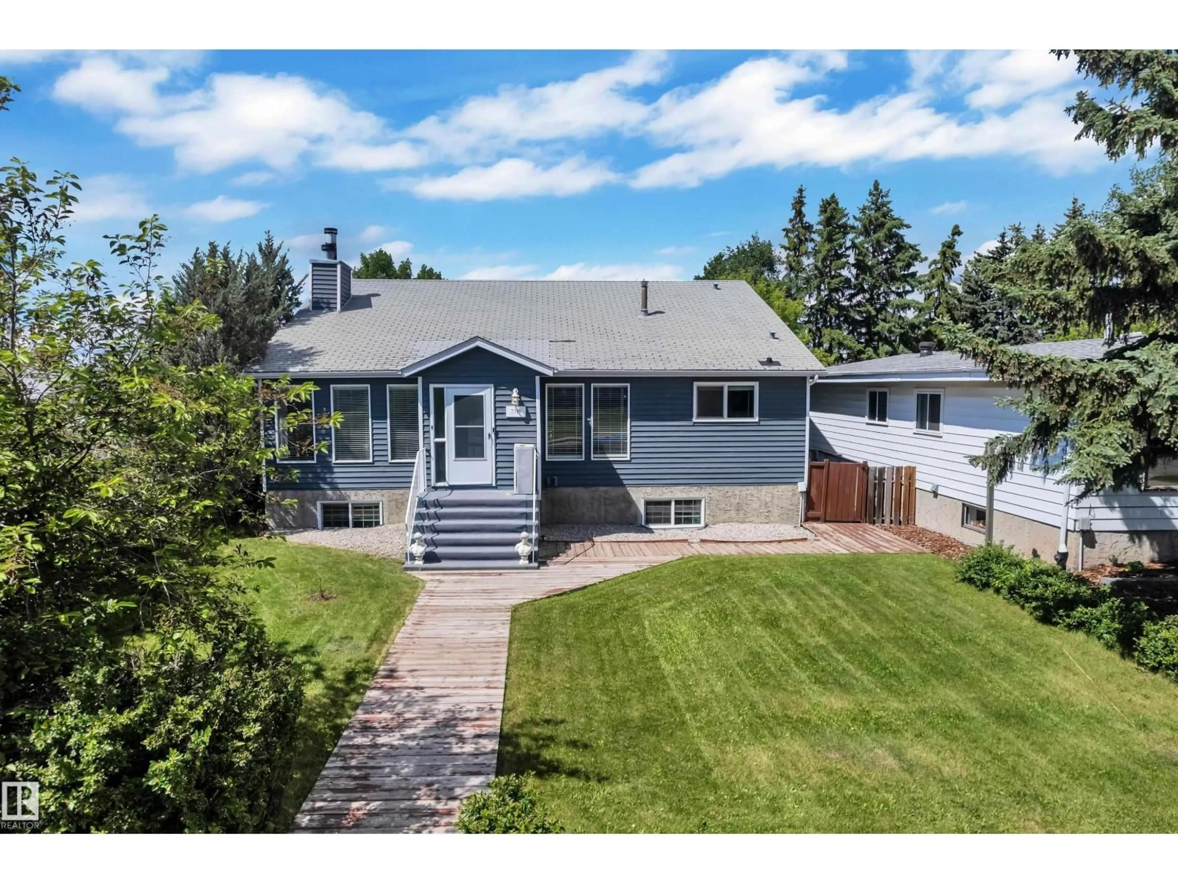 A pic from outside/outdoor area/front of a property/back of a property/a pic from drone, street for 2219 MILLBOURNE RD W, Edmonton Alberta T6K0Y3