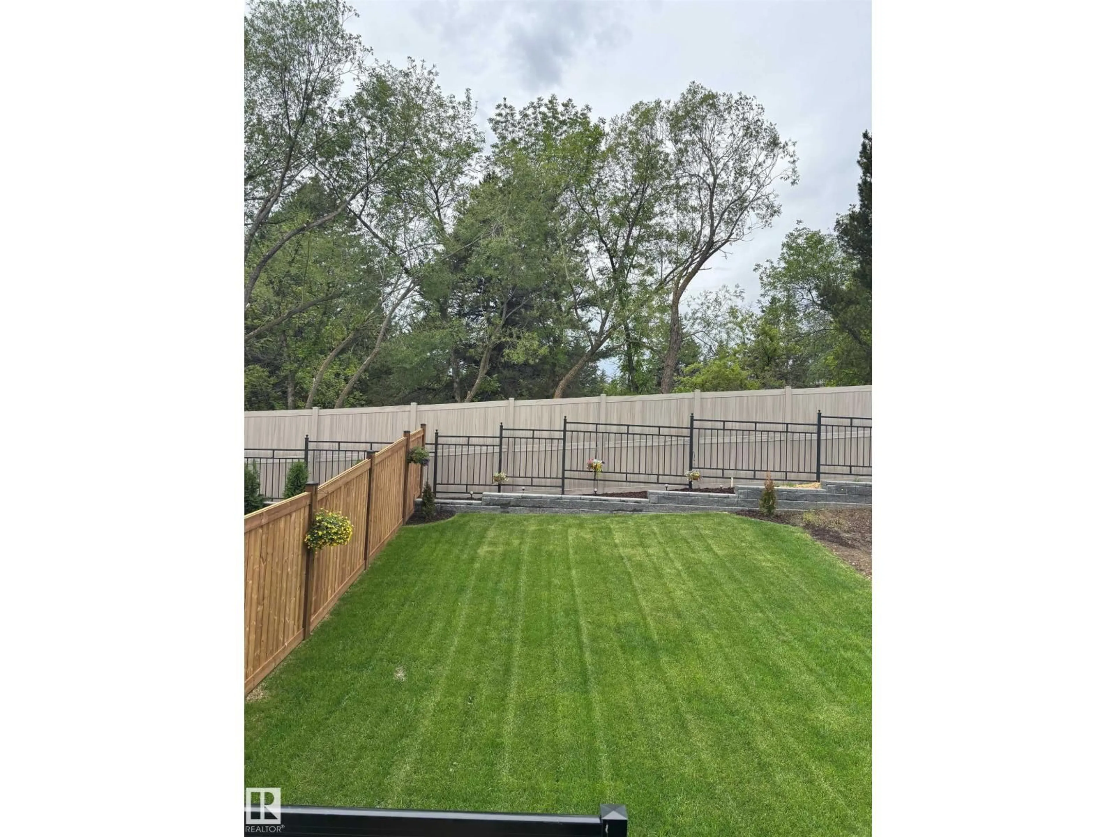 A pic from outside/outdoor area/front of a property/back of a property/a pic from drone, unknown for NW - 4104 208 ST, Edmonton Alberta T6M3E4