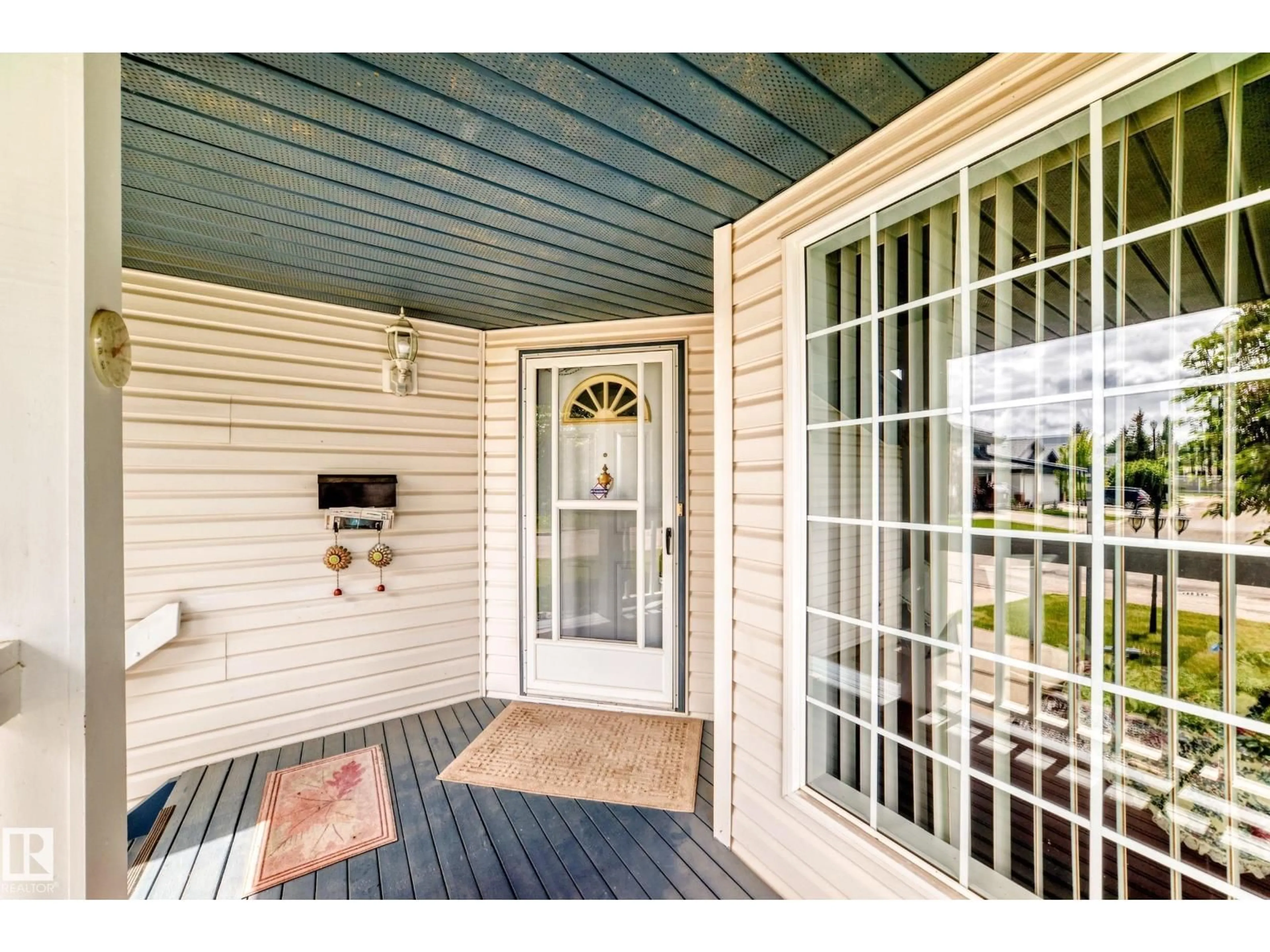 Indoor entryway for VG - 104 MAISONETTE, Leduc Alberta T9E6T1