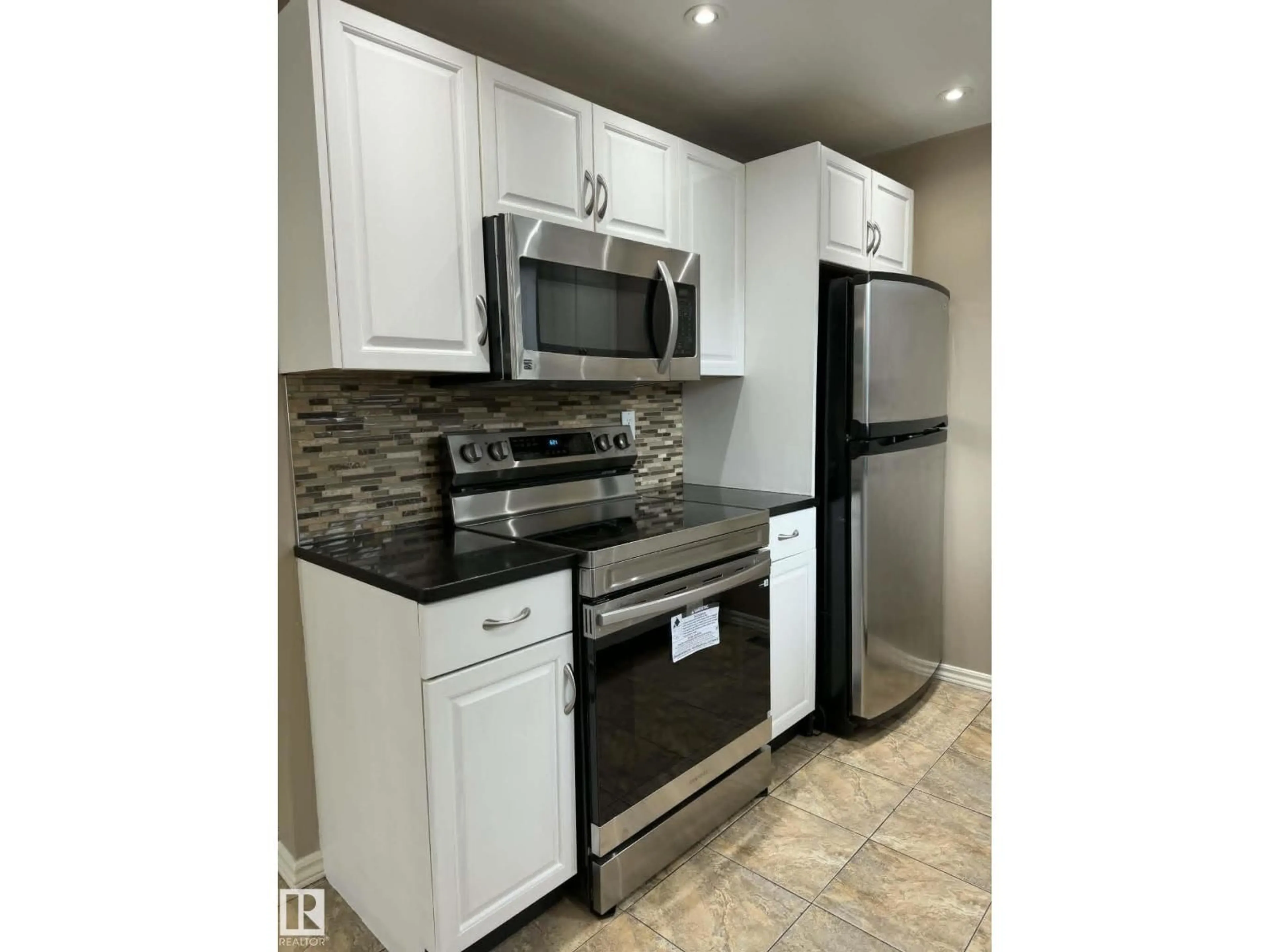 Standard kitchen, ceramic/tile floor for 6624 178 ST NW, Edmonton Alberta T5T2A2