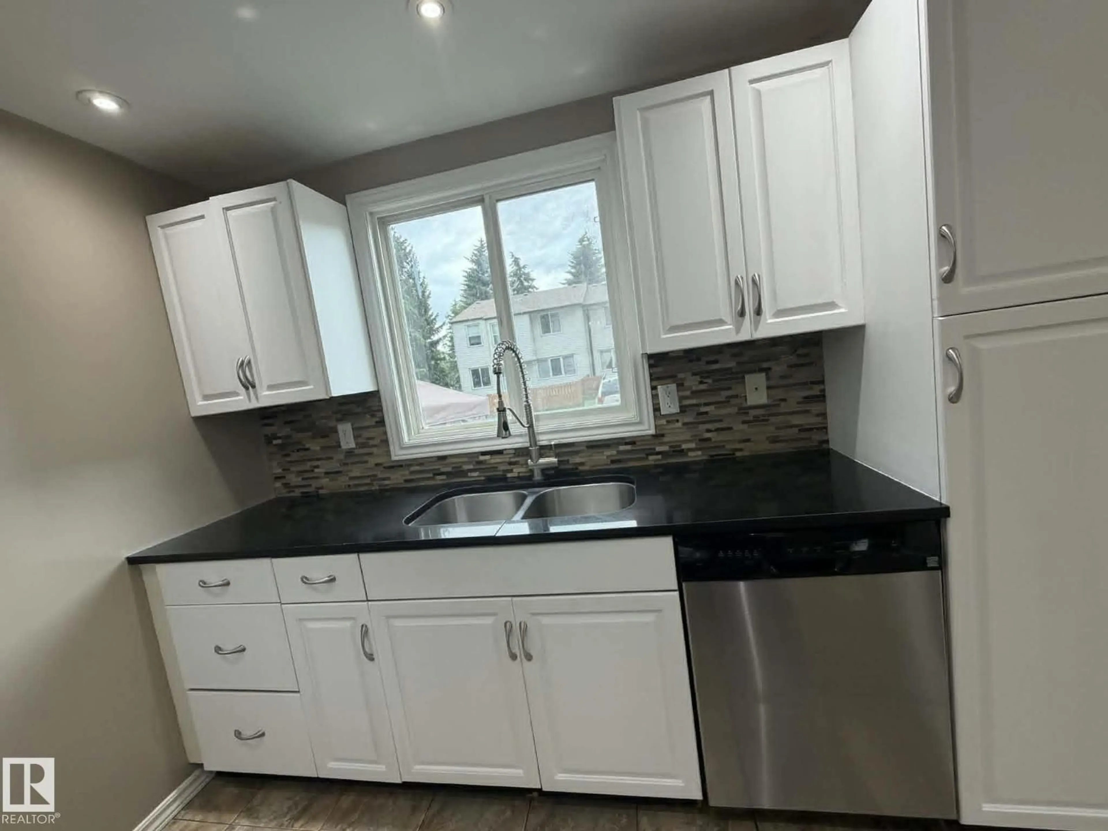 Standard kitchen, unknown for 6624 178 ST NW, Edmonton Alberta T5T2A2