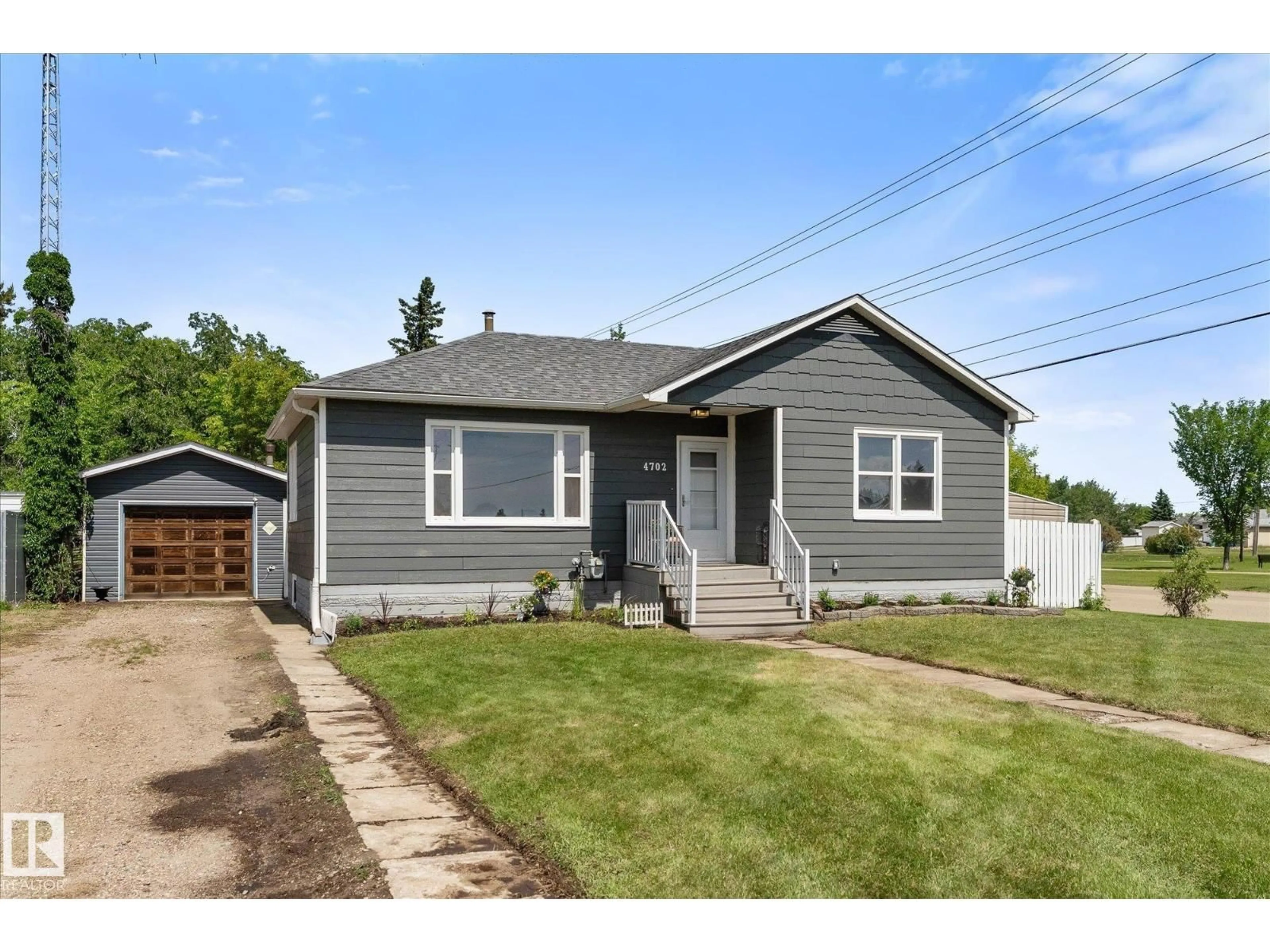 Home with vinyl exterior material, street for 4702 54 A AV, Vegreville Alberta T9C1G2