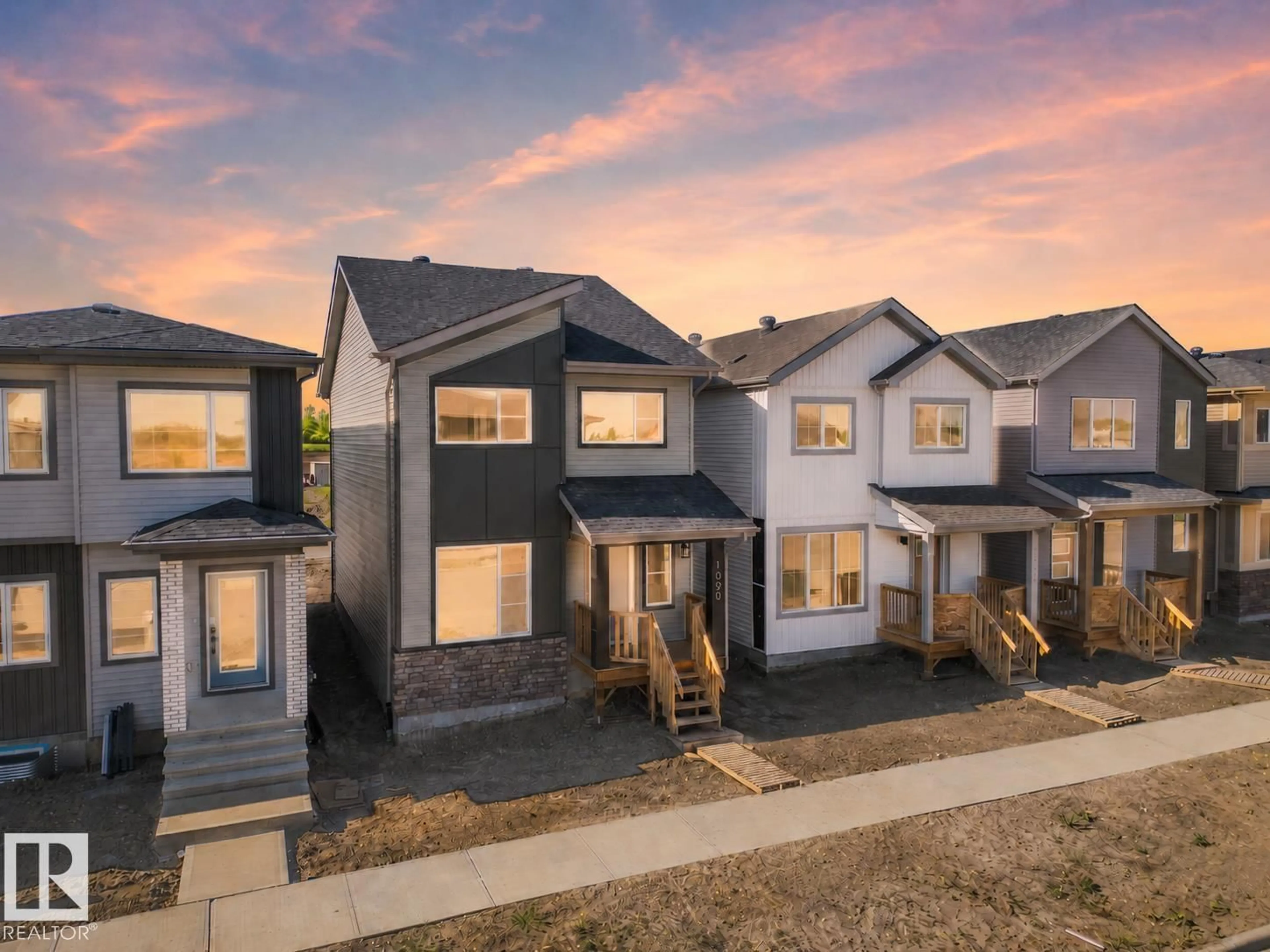 A pic from outside/outdoor area/front of a property/back of a property/a pic from drone, street for 1090 MCLEOD AV, Spruce Grove Alberta T7X4G8