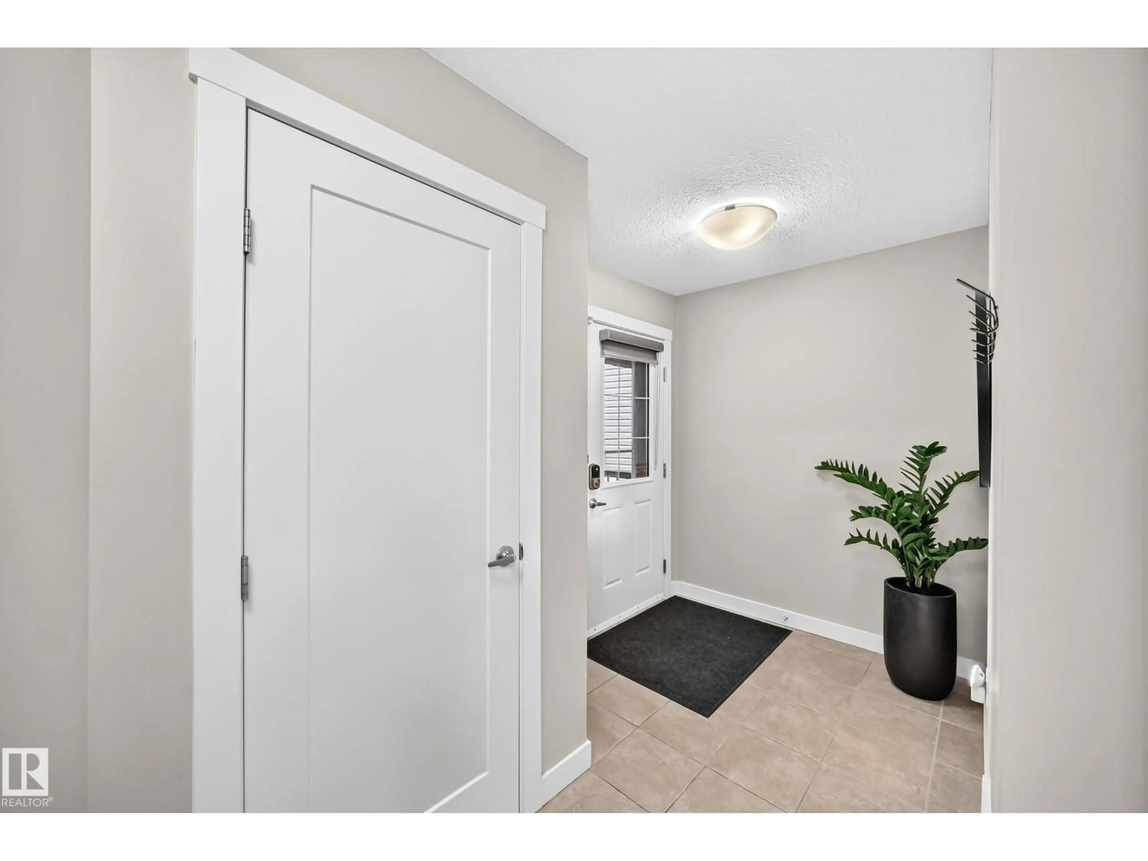 Indoor entryway for SW - 4477 ANNETT CM, Edmonton Alberta T6W2V7
