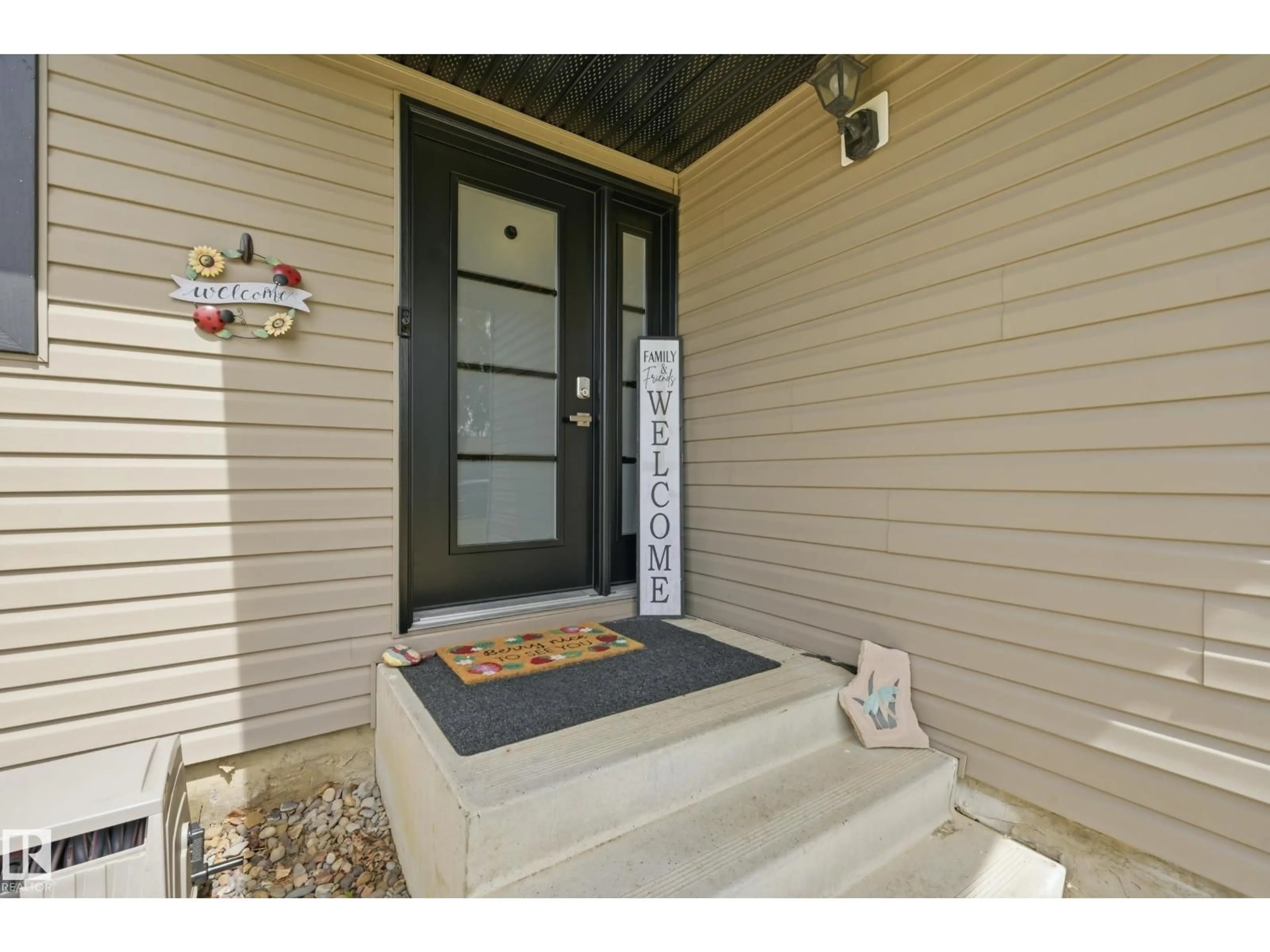 Indoor entryway for 29 WINCHESTER AV, Spruce Grove Alberta T7X1L5