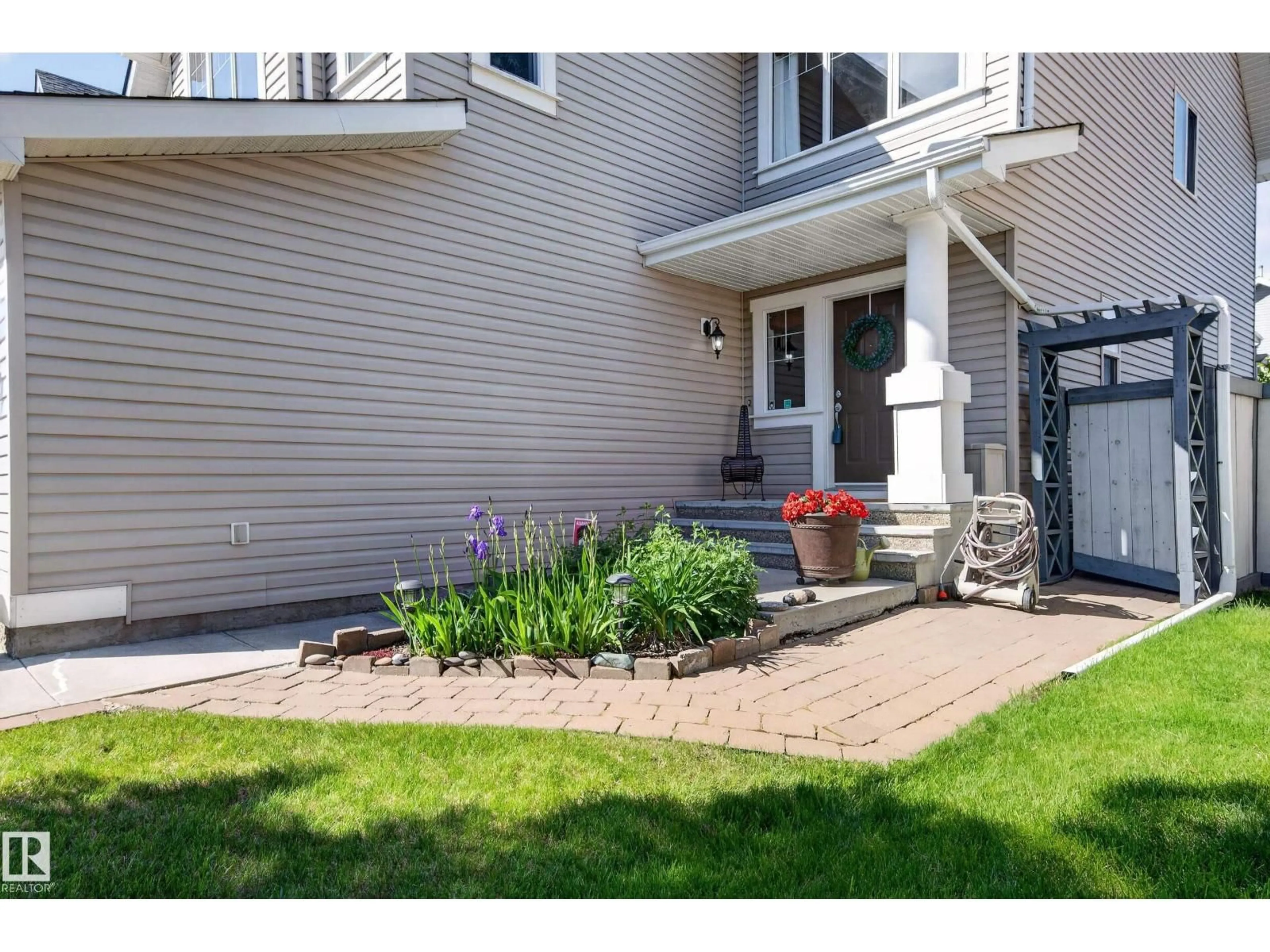 Unknown for 1310 82 ST, Edmonton Alberta T6X0A6