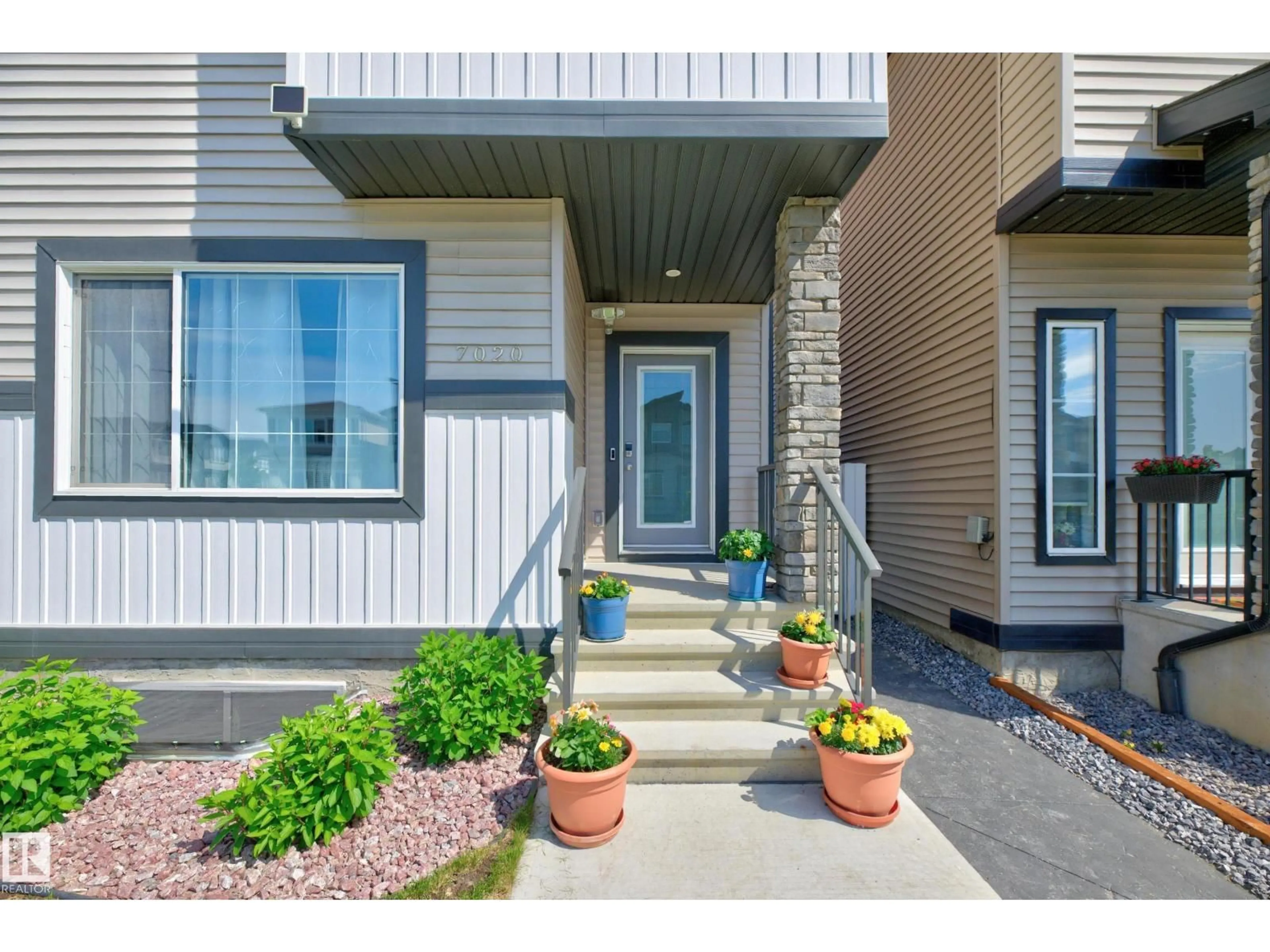 Indoor entryway for 7020 181 AV, Edmonton Alberta T5Z0V5