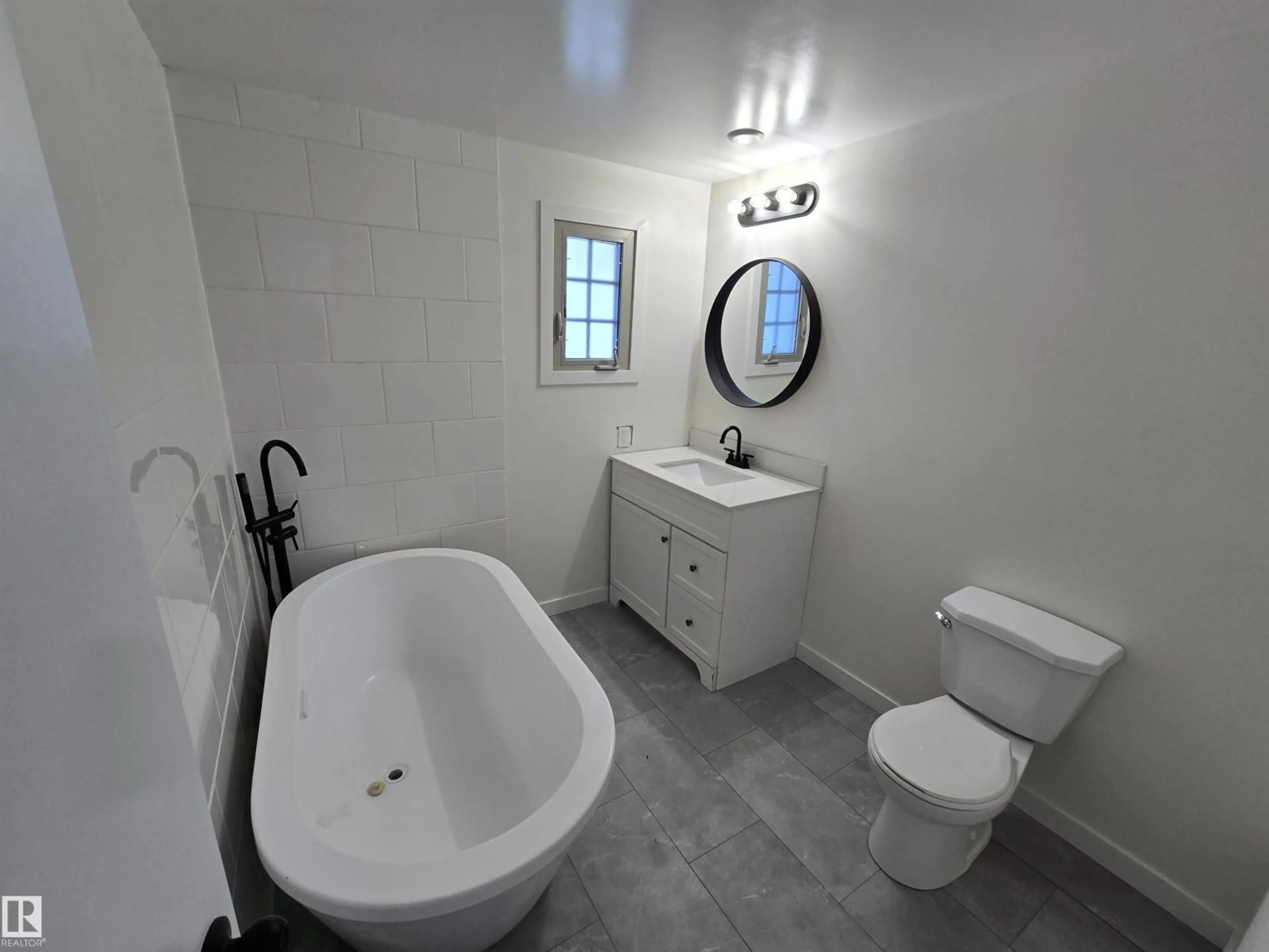 Standard bathroom, ceramic/tile floor for 305 CALAHOO RD, Spruce Grove Alberta T7X3K7