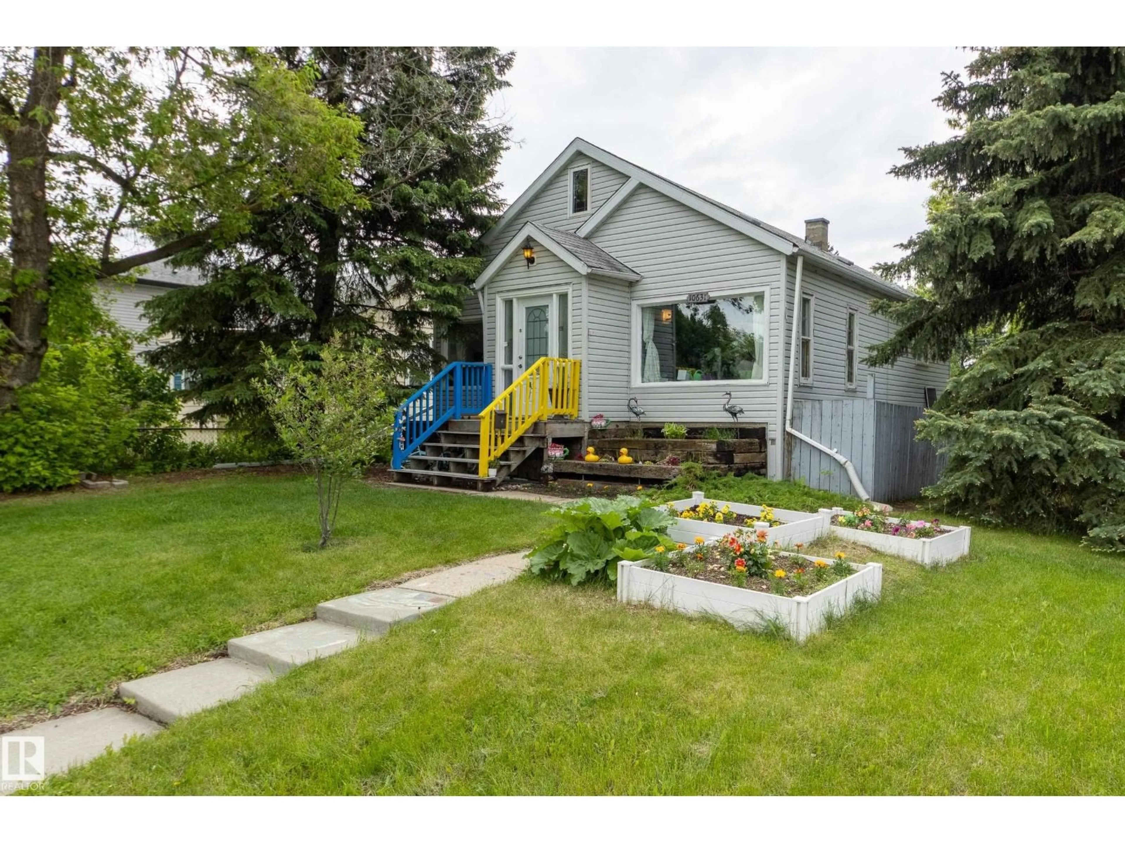A pic from outside/outdoor area/front of a property/back of a property/a pic from drone, street for 10631 71 AV, Edmonton Alberta T6E0X3