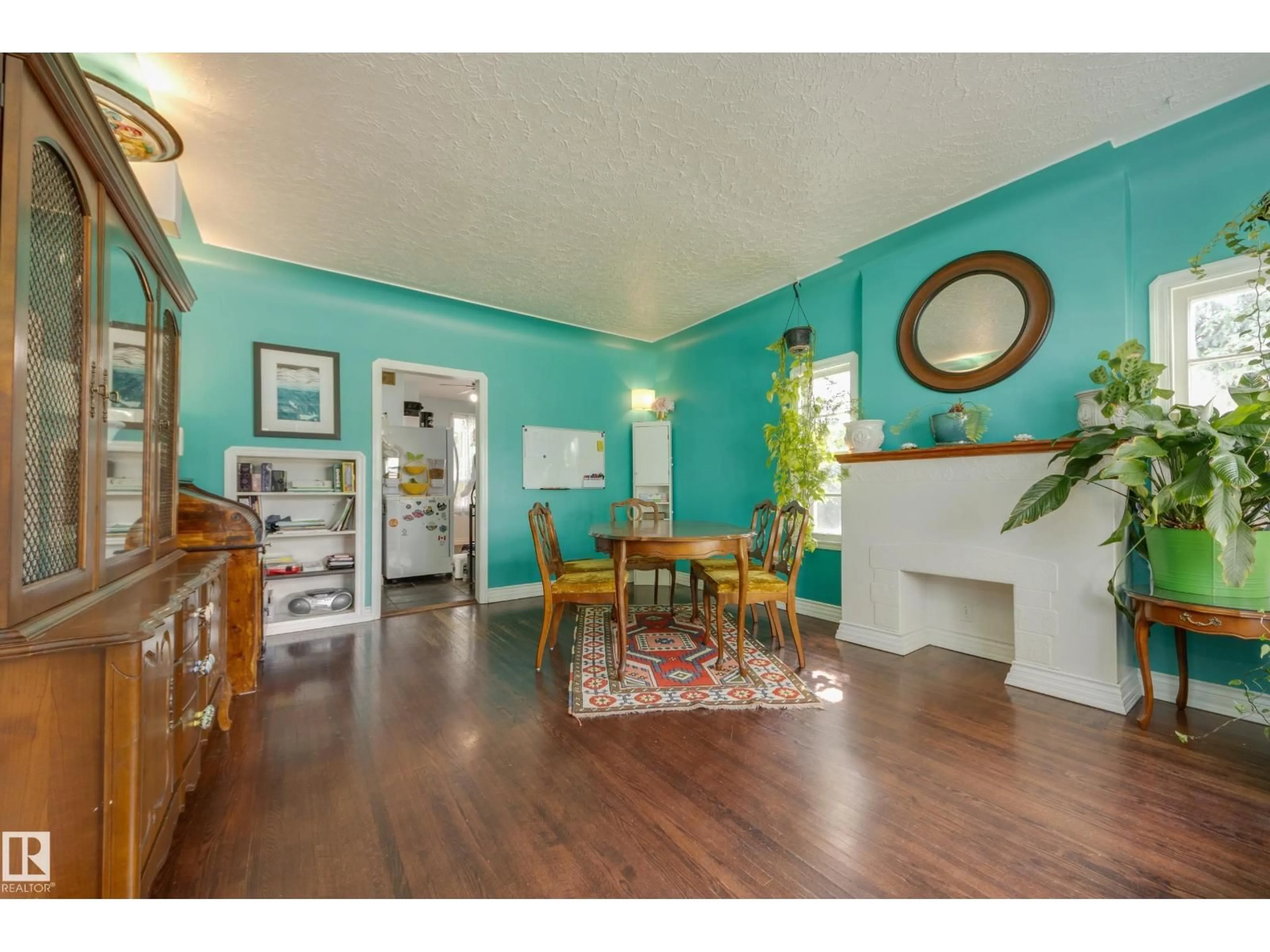 Dining room, wood/laminate floor for 10631 71 AV, Edmonton Alberta T6E0X3
