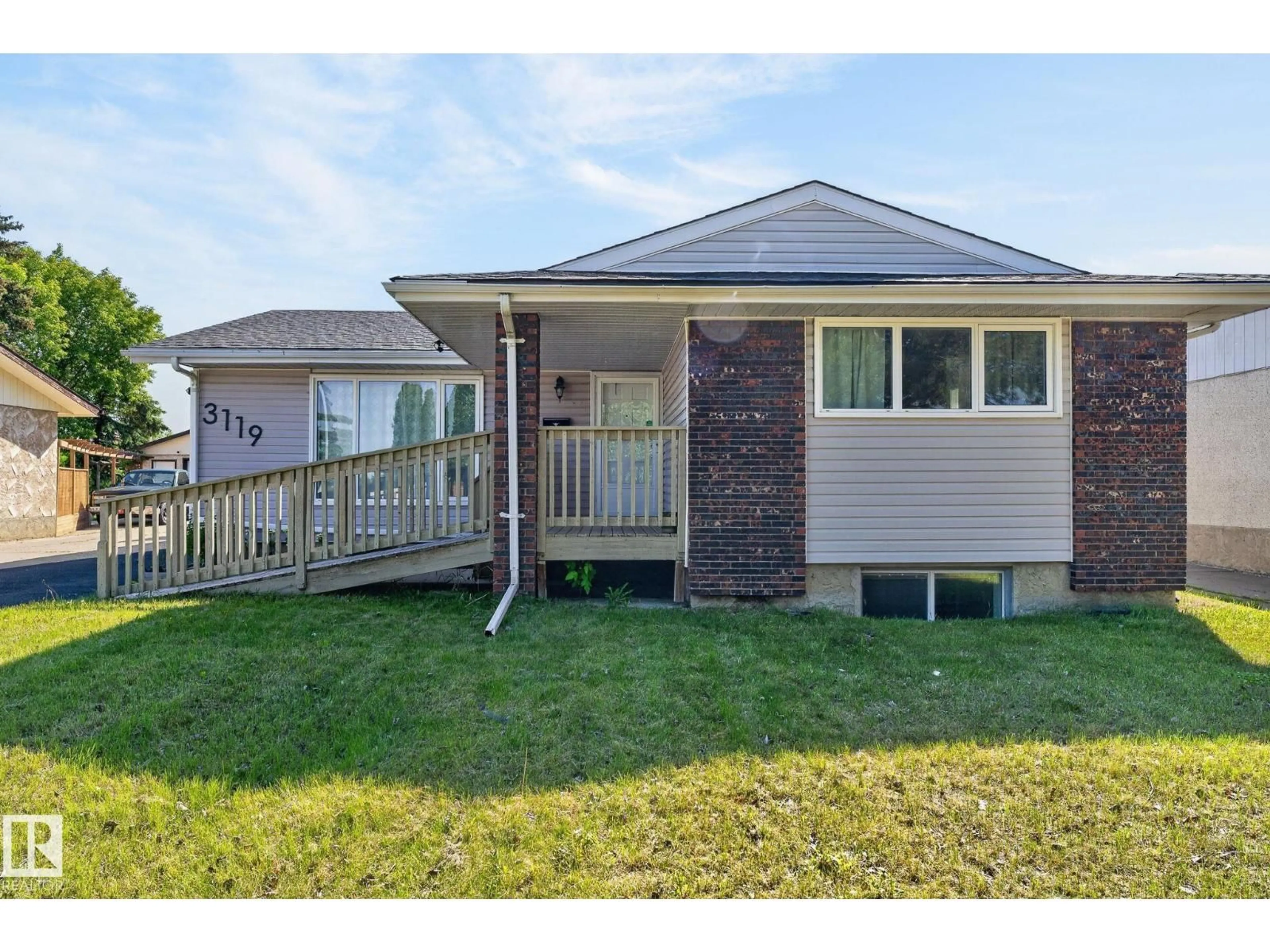 Home with vinyl exterior material, street for 3119 104 ST, Edmonton Alberta T6J3B2