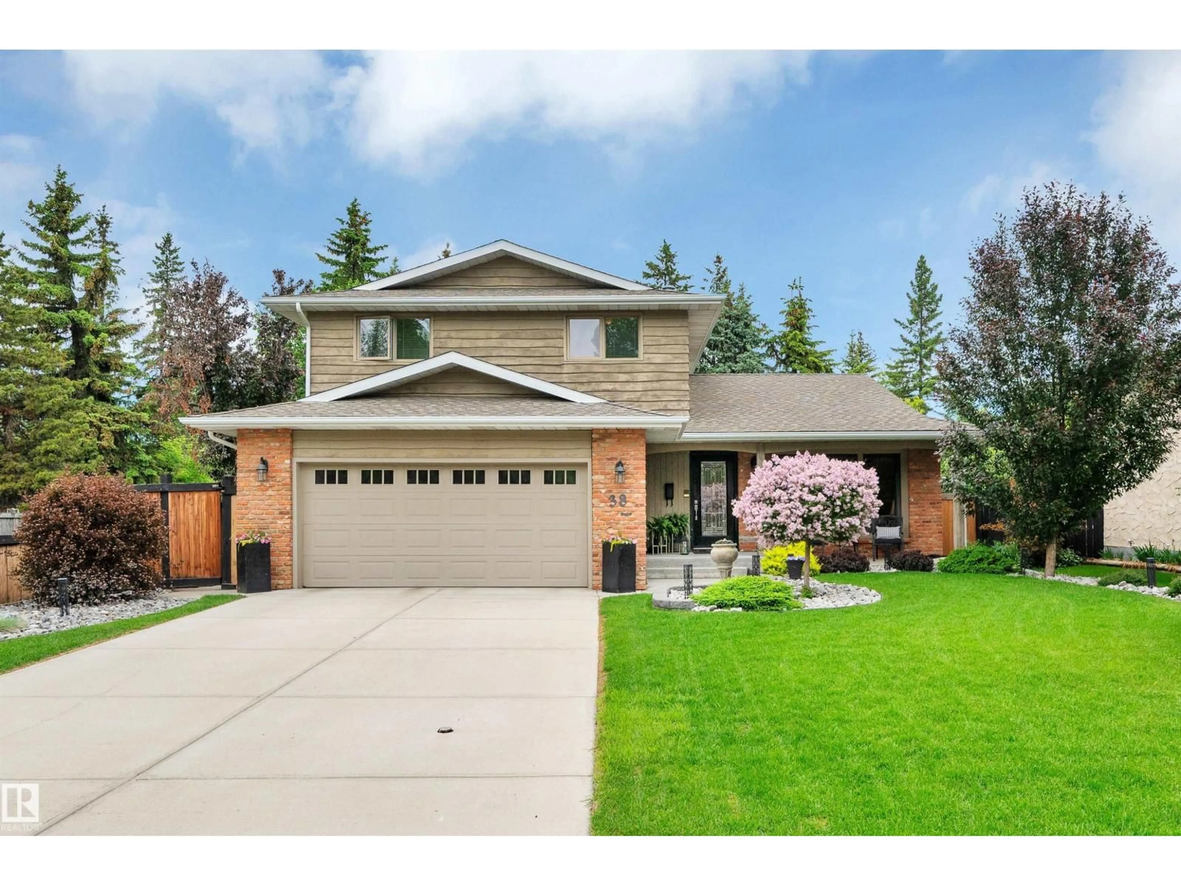 Home with vinyl exterior material, street for 38 LODGEPOLE CR, St. Albert Alberta T8N2R7