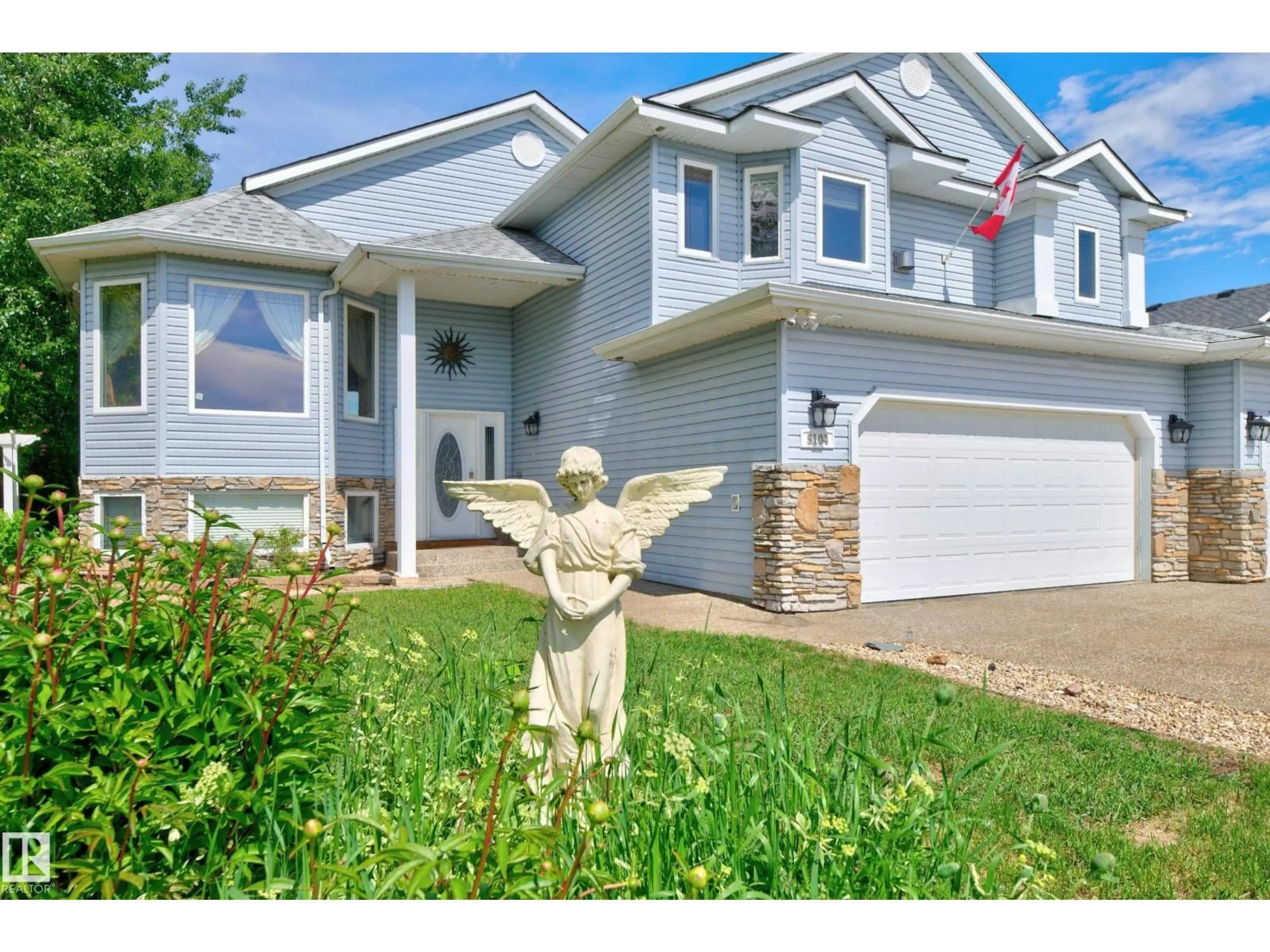 Home with vinyl exterior material, street for 5104 OCHRE RD, Redwater Alberta T0A2W0