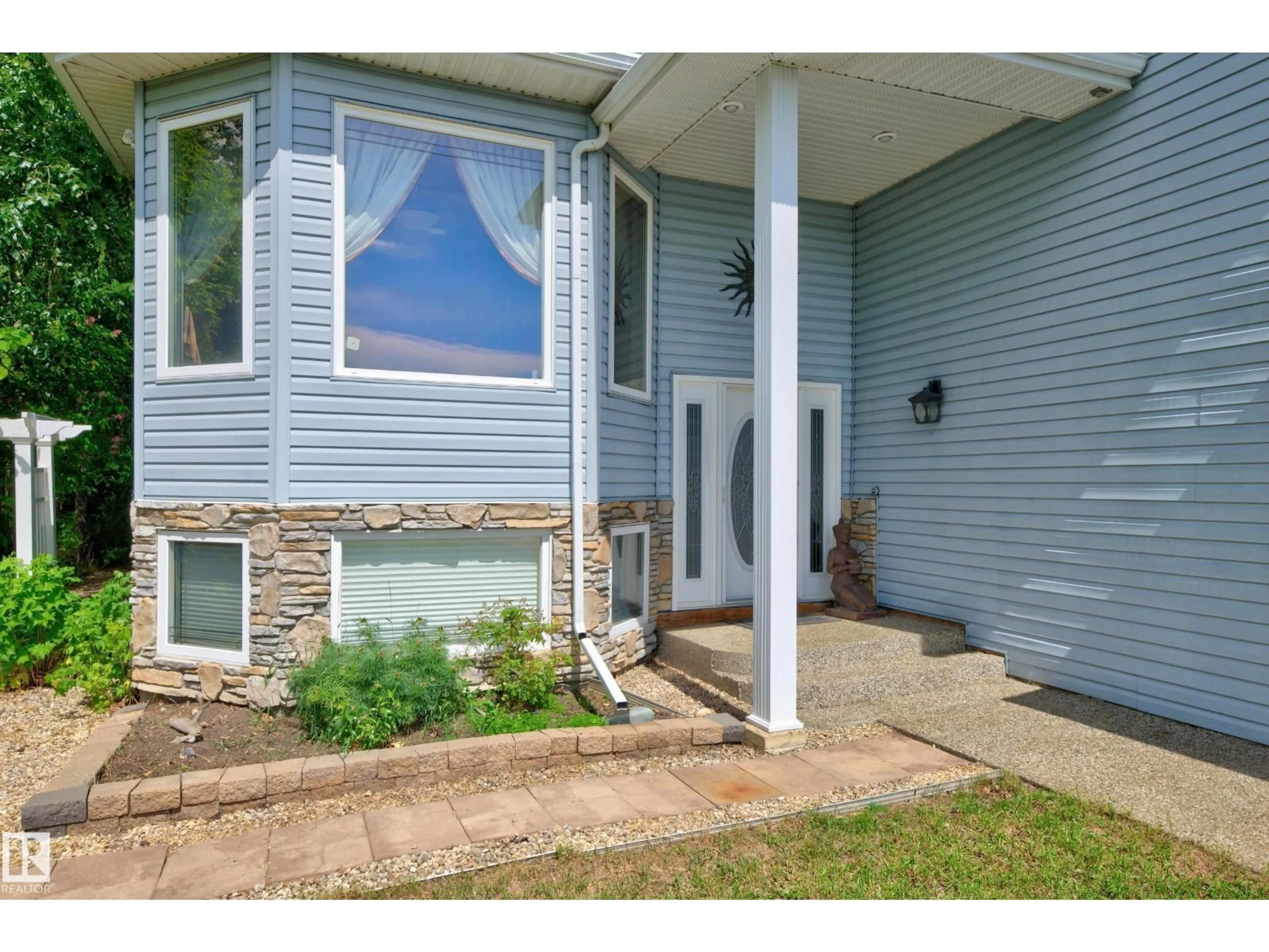 Home with vinyl exterior material, street for 5104 OCHRE RD, Redwater Alberta T0A2W0