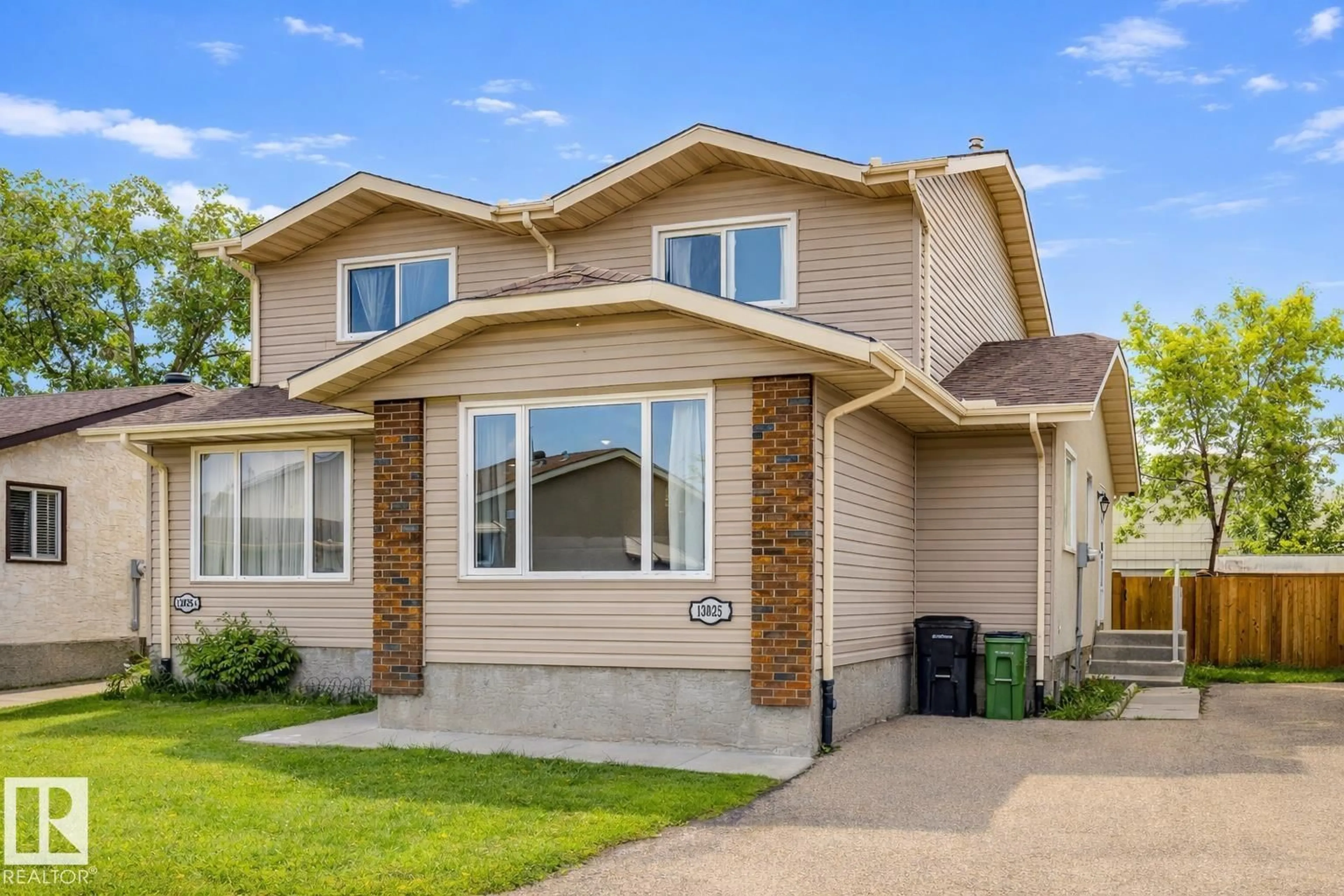 Home with vinyl exterior material, street for NW - 13825 114 ST, Edmonton Alberta T5X4A1