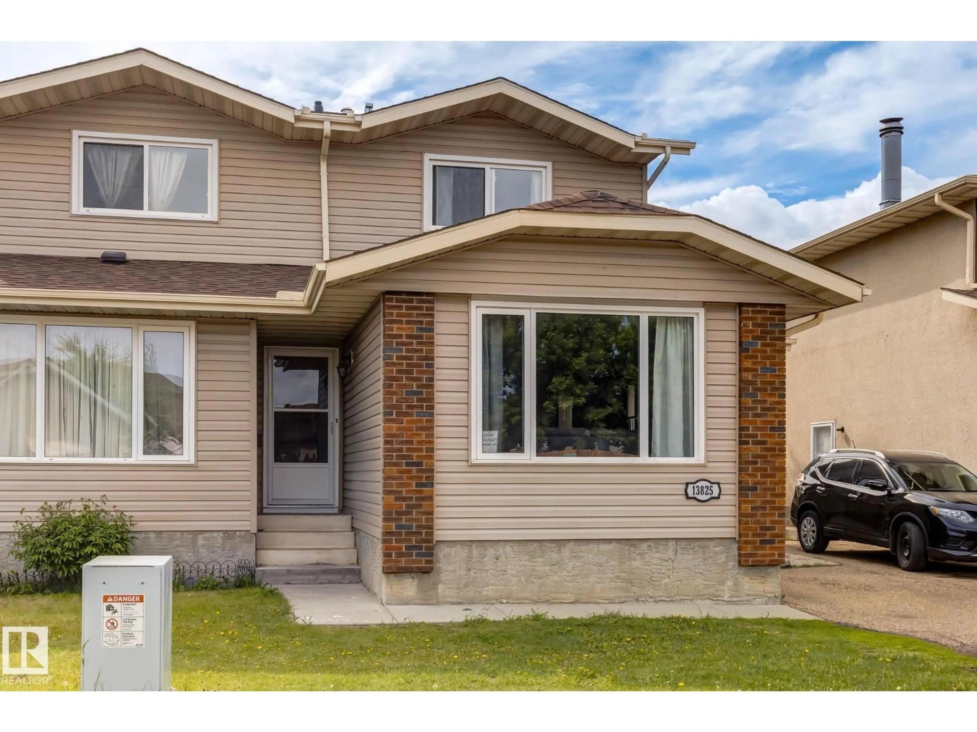 Home with vinyl exterior material, street for NW - 13825 114 ST, Edmonton Alberta T5X4A1