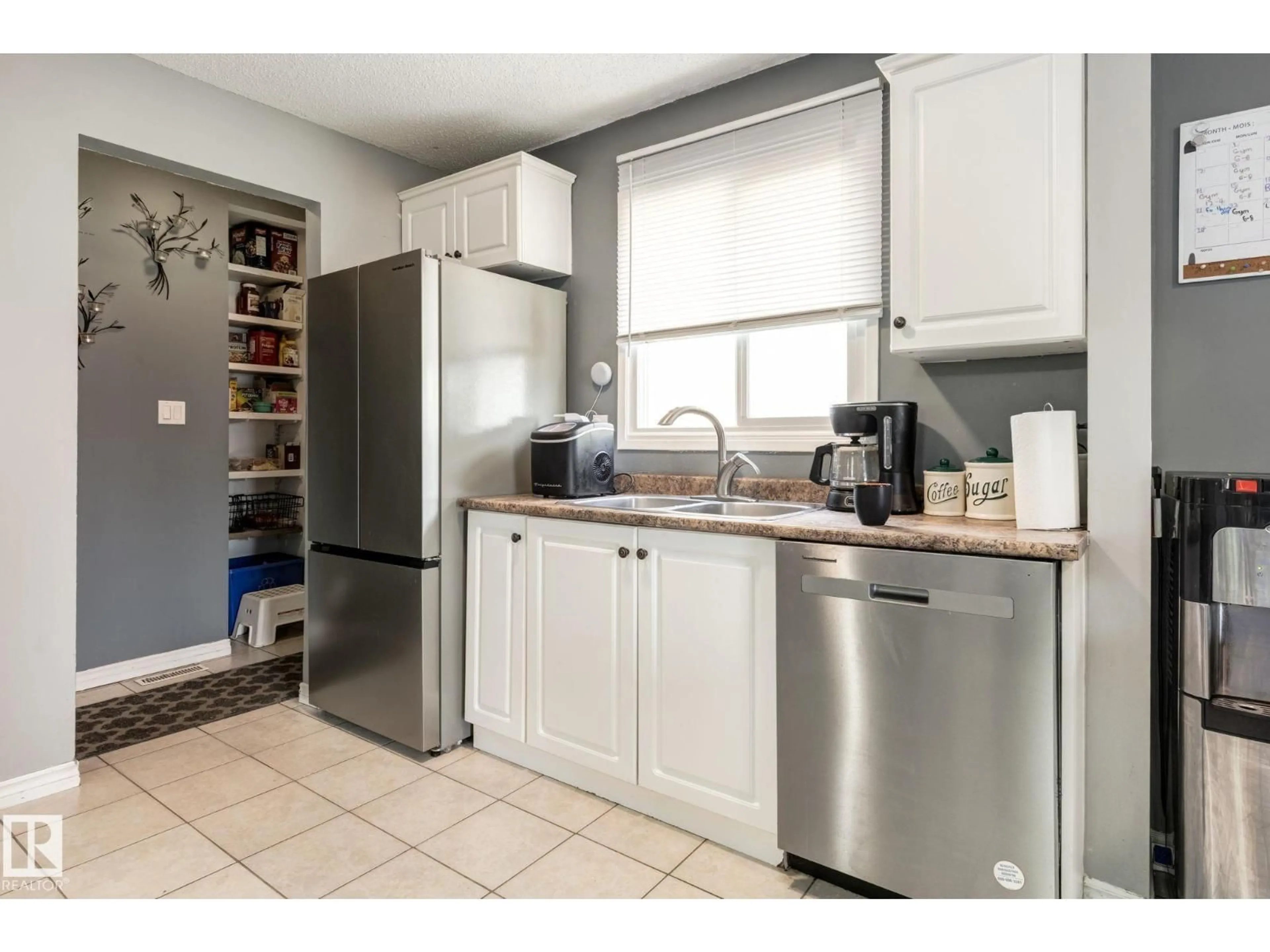 Standard kitchen, unknown for NW - 13825 114 ST, Edmonton Alberta T5X4A1