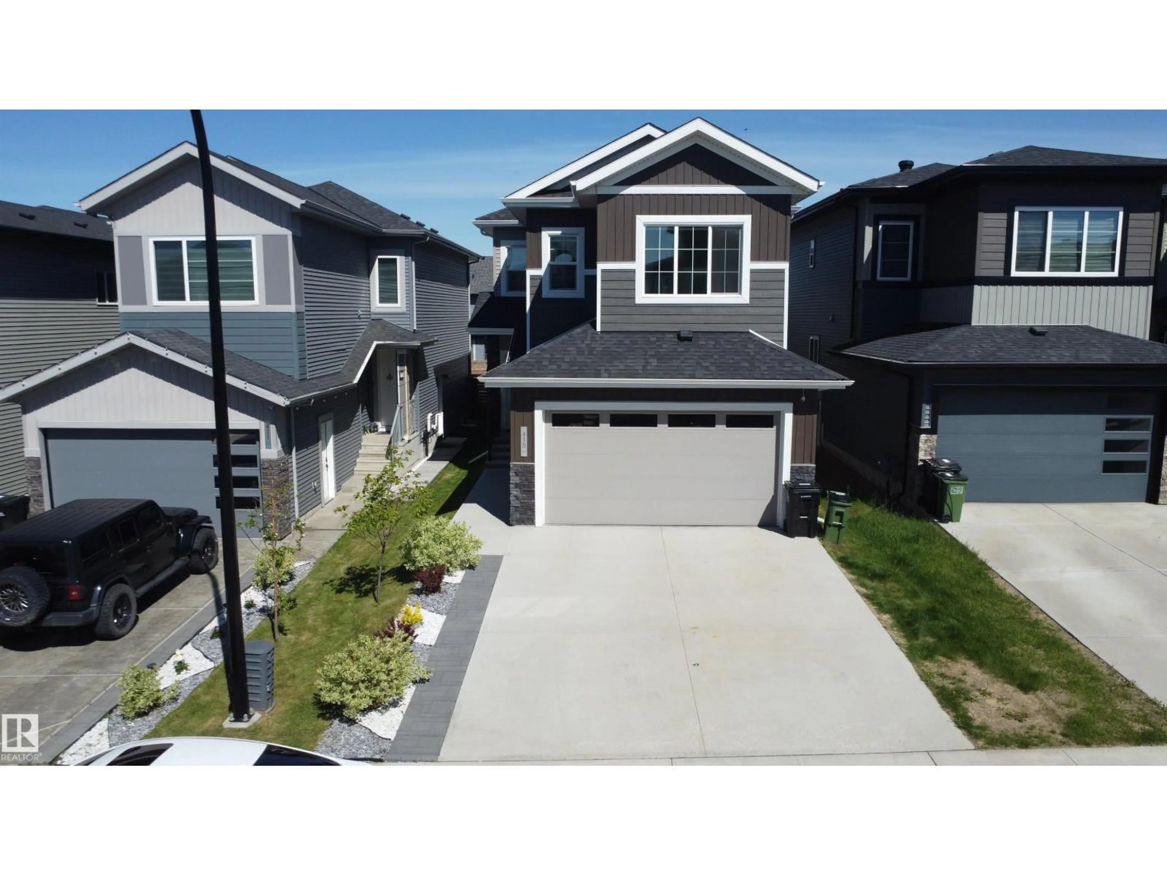 A pic from outside/outdoor area/front of a property/back of a property/a pic from drone, street for SW - 415 42 ST, Edmonton Alberta T6X2L7