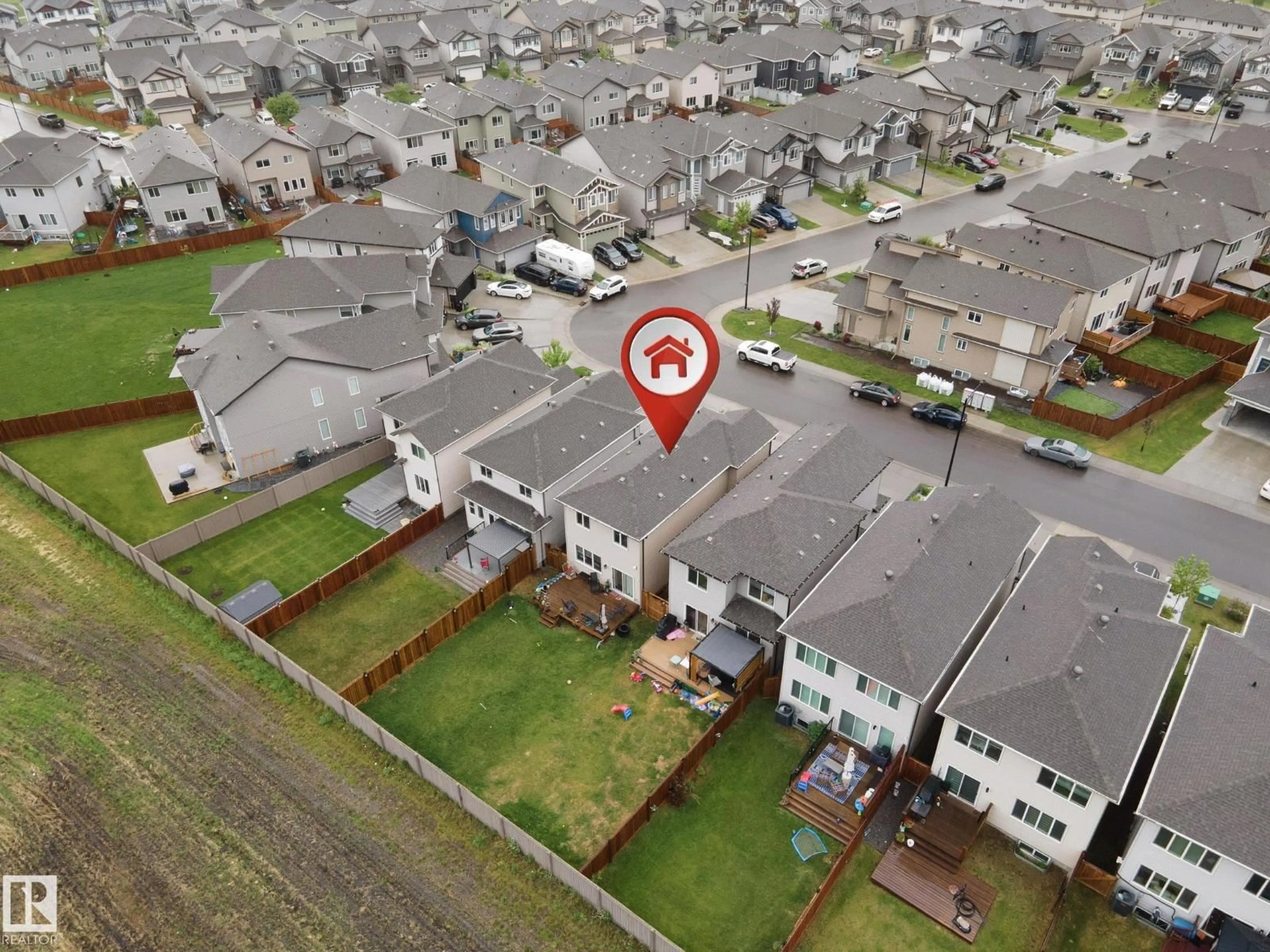 A pic from outside/outdoor area/front of a property/back of a property/a pic from drone, street for NW - 2551 12 AV, Edmonton Alberta T6T2M6
