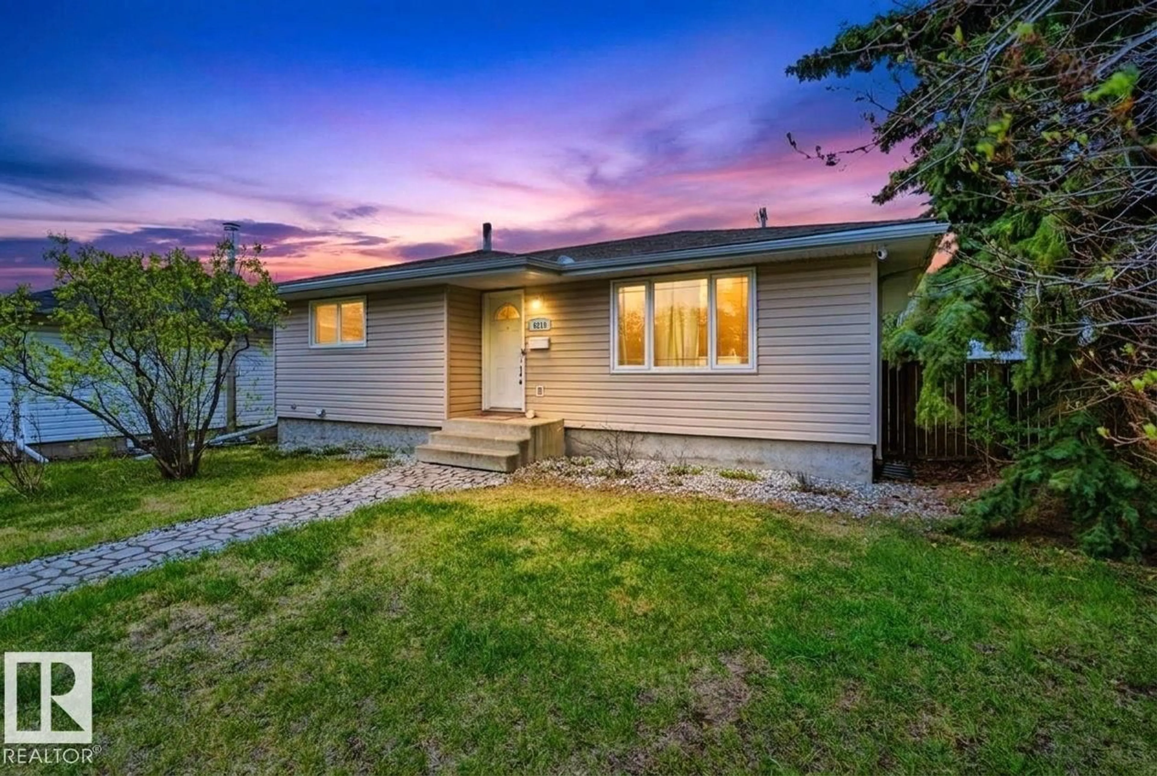 A pic from outside/outdoor area/front of a property/back of a property/a pic from drone, street for NW - 6219 134 AV, Edmonton Alberta T5A0L7